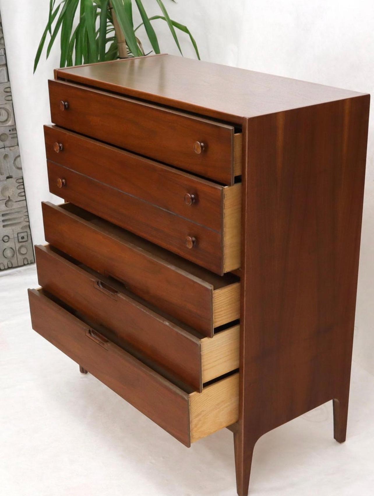 Walnut Mid-Century Modern Five Drawers Dresser Cabinet For Sale 4