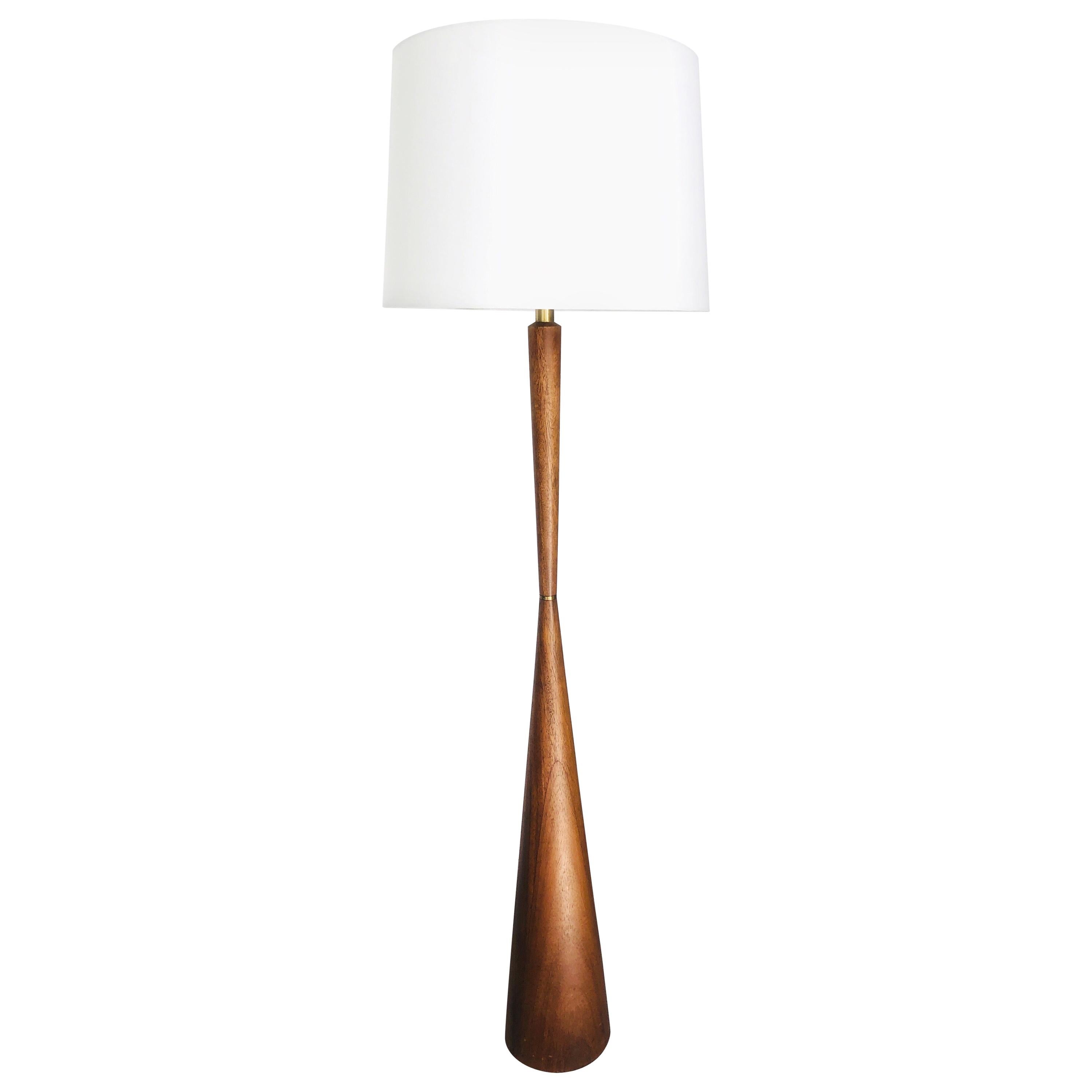 Walnut Mid-Century Modern Floor Lamp in the Style of Philip Lloyd Powell