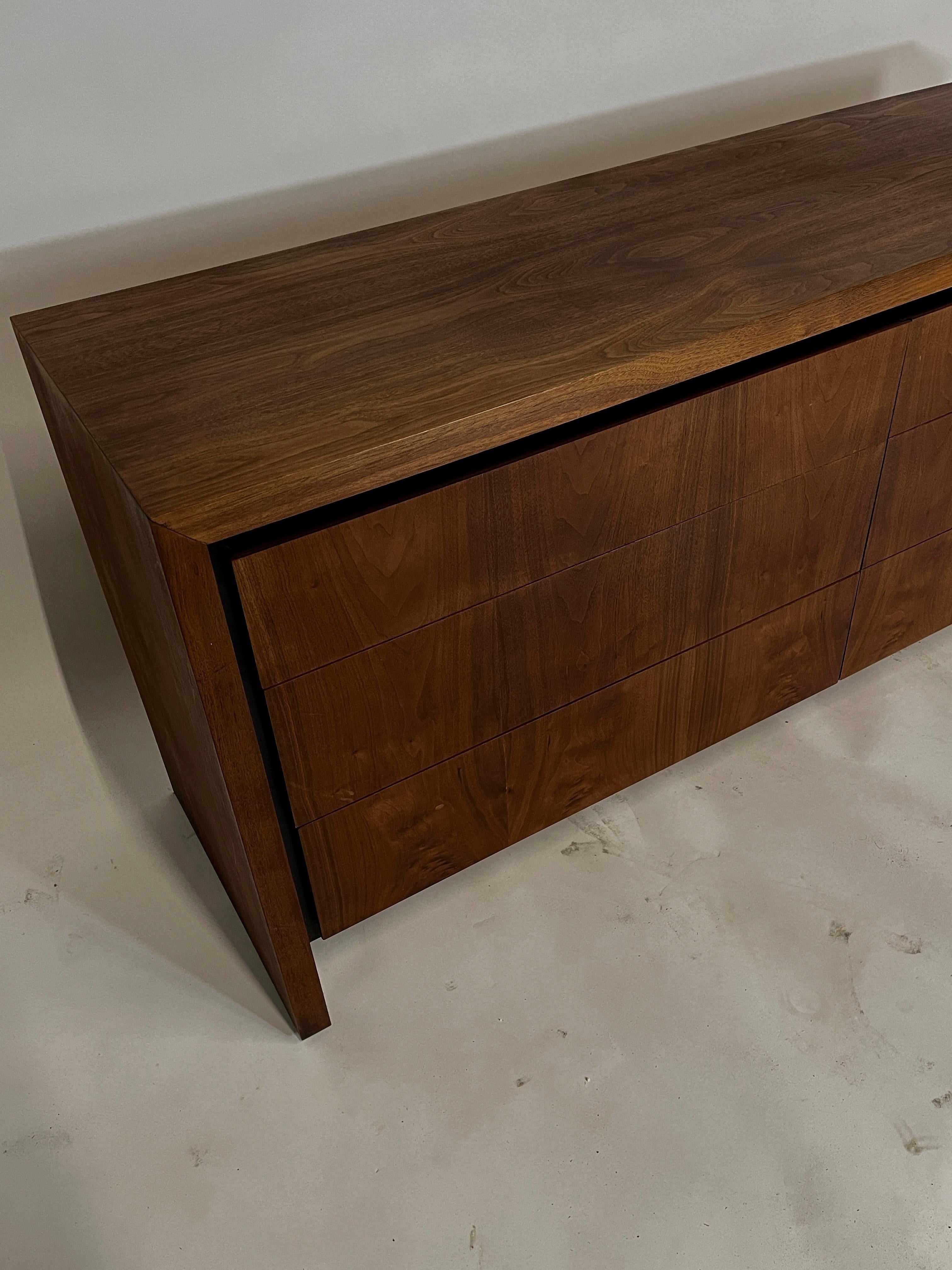 American Walnut Mid-Century Modern Merton L.Gershun 9-Drawer Dresser by Dillingham