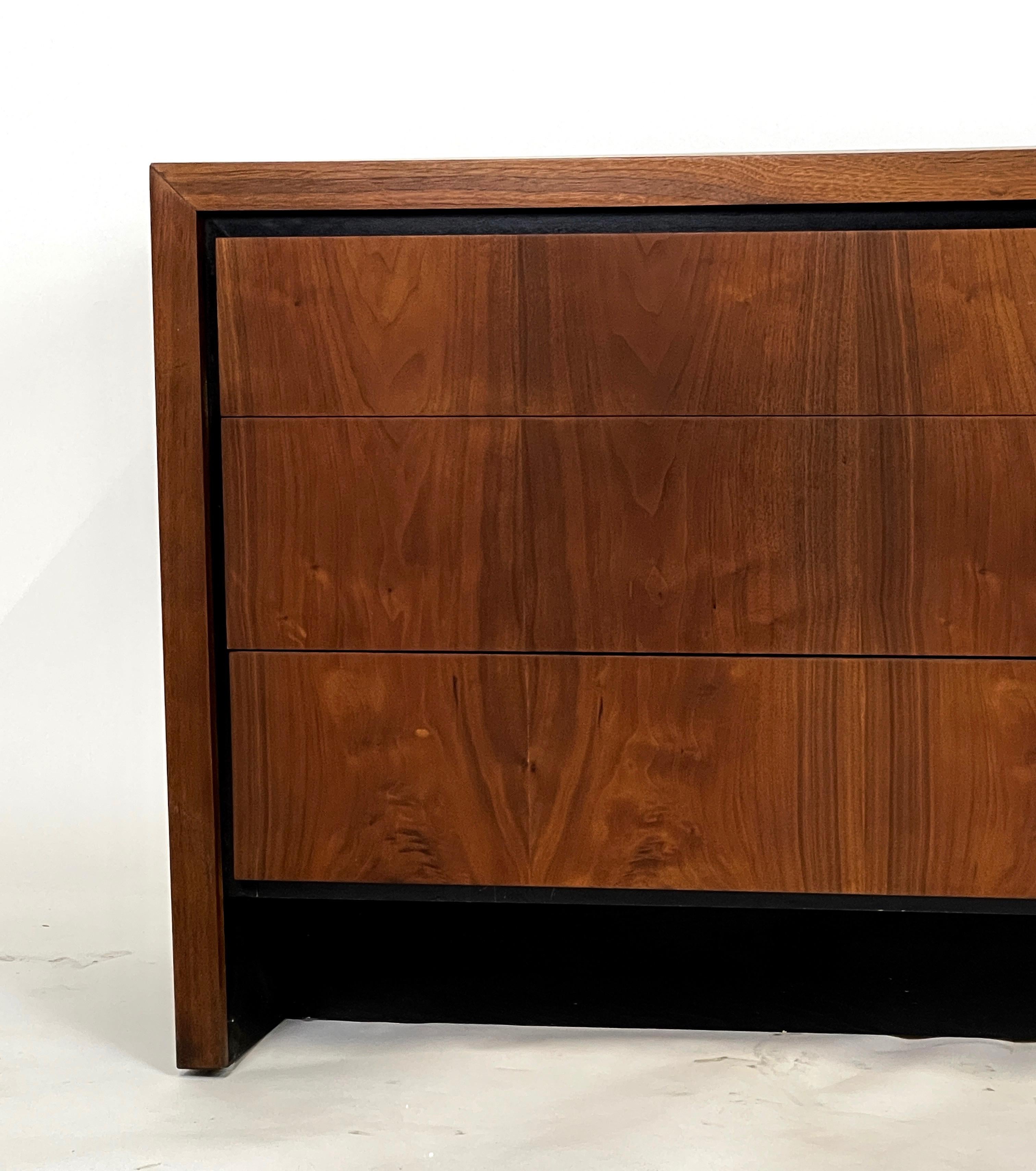 Mid-20th Century Walnut Mid-Century Modern Merton L.Gershun 9-Drawer Dresser by Dillingham