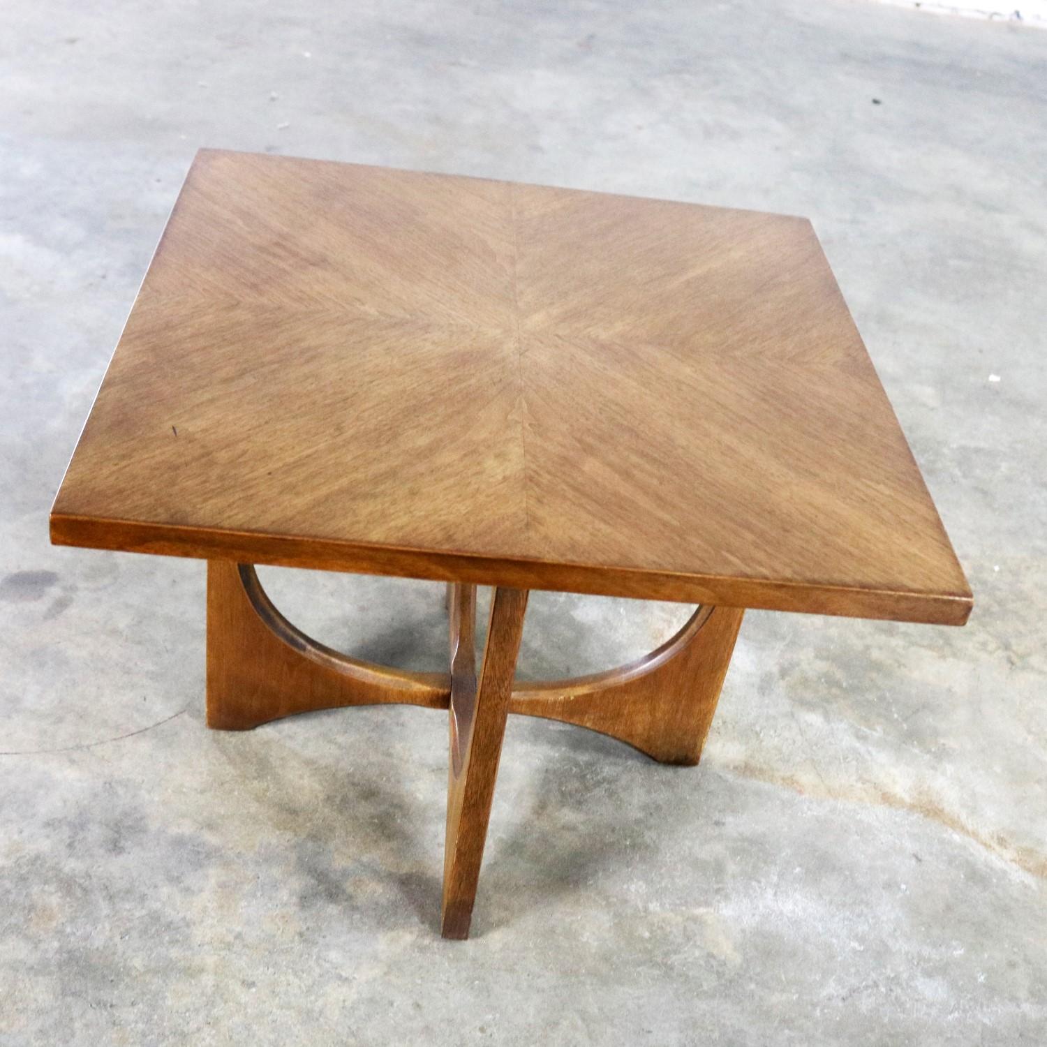 Handsome square walnut mid-century modern side, end, or occasional table by Broyhill for their Brasilia Collection with its sculptural or biomorphic base. It is in excellent condition and ready to use. The base retains its original finish and the