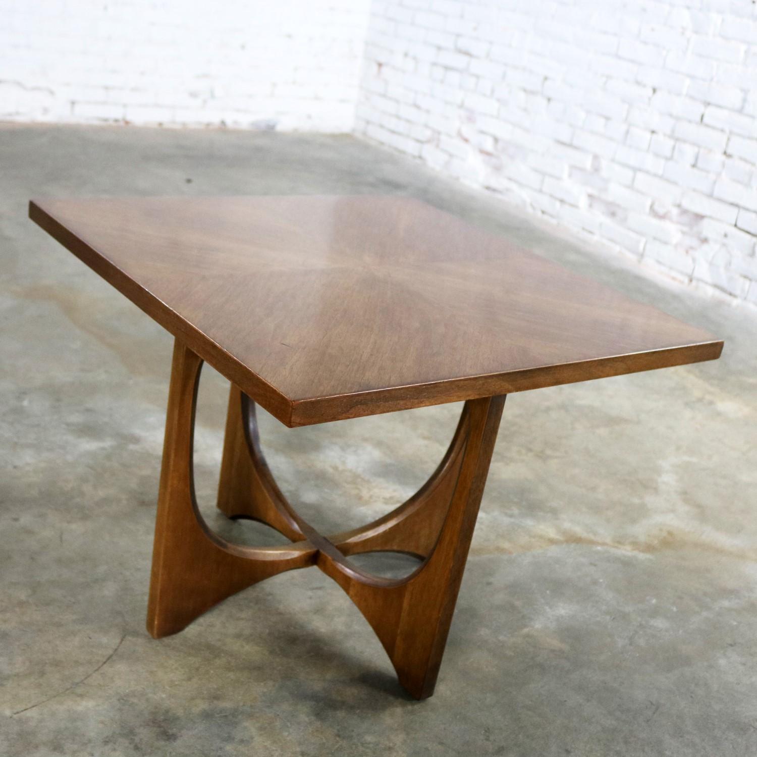 broyhill brasilia coffee table