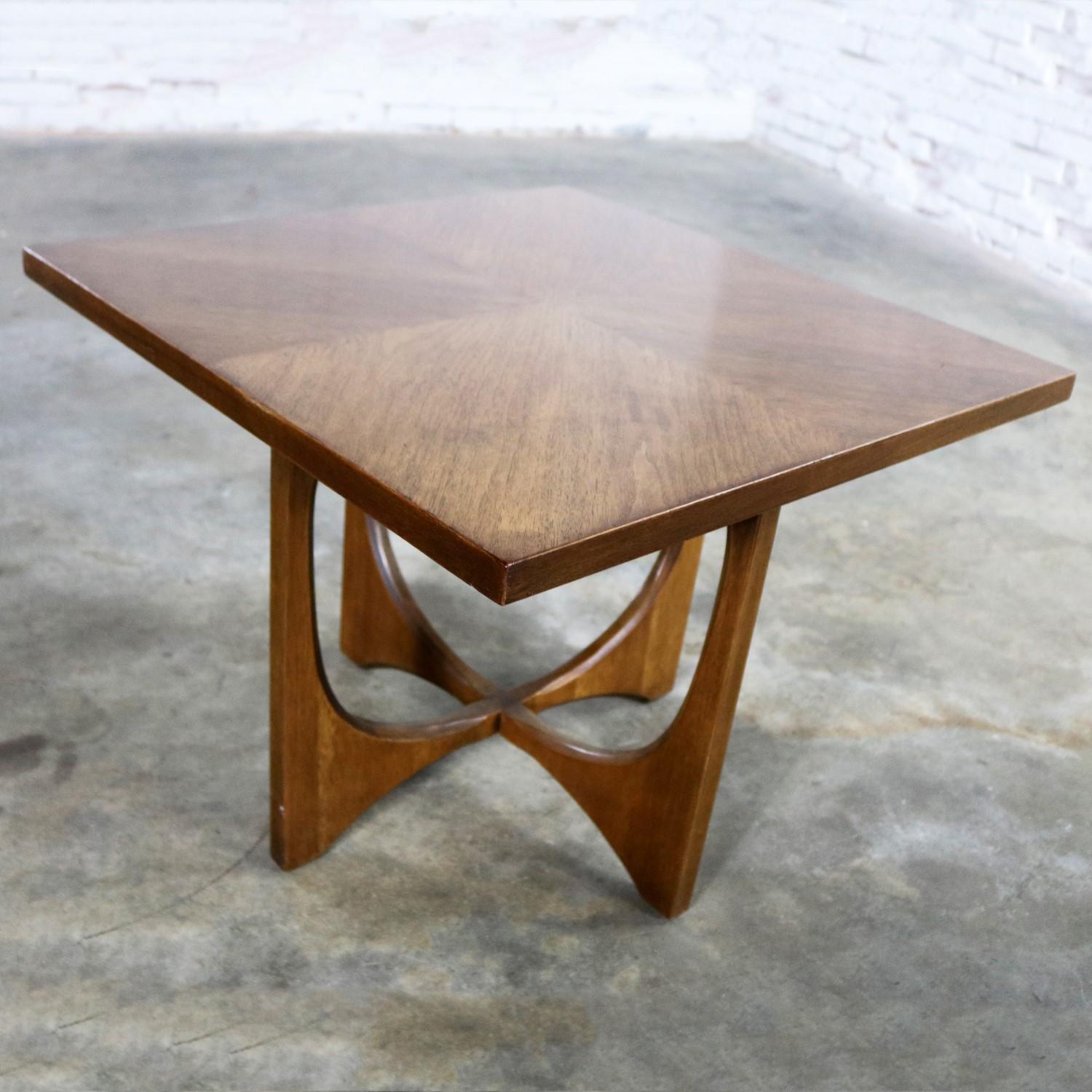 Walnut Mid Century Modern Square Side Table Lamp Table 6150-05 Broyhill Brasilia 1