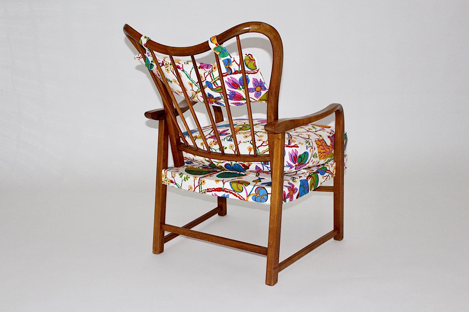 Nogal Silla de salón vintage moderna de mediados de siglo Josef Frank Tela Oswald Härdtl en venta 9