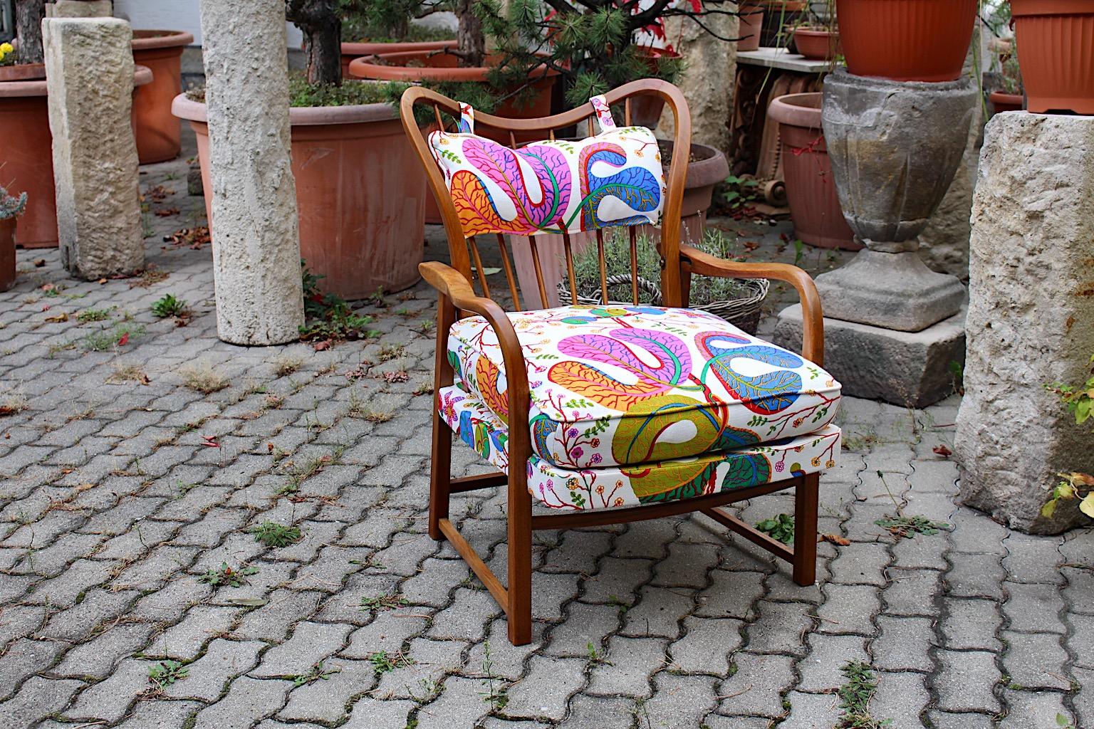 Nogal Silla de salón vintage moderna de mediados de siglo Josef Frank Tela Oswald Härdtl en venta 13