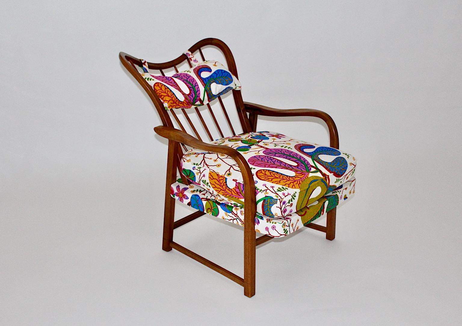 Nogal Silla de salón vintage moderna de mediados de siglo Josef Frank Tela Oswald Härdtl en Bueno estado para la venta en Vienna, AT