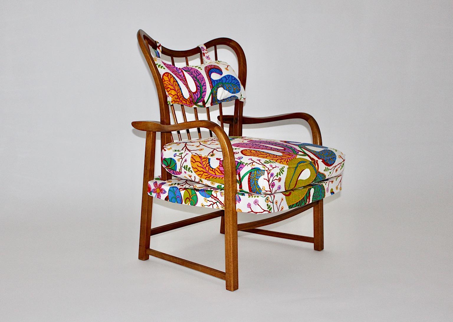 Nogal Silla de salón vintage moderna de mediados de siglo Josef Frank Tela Oswald Härdtl siglo XX en venta