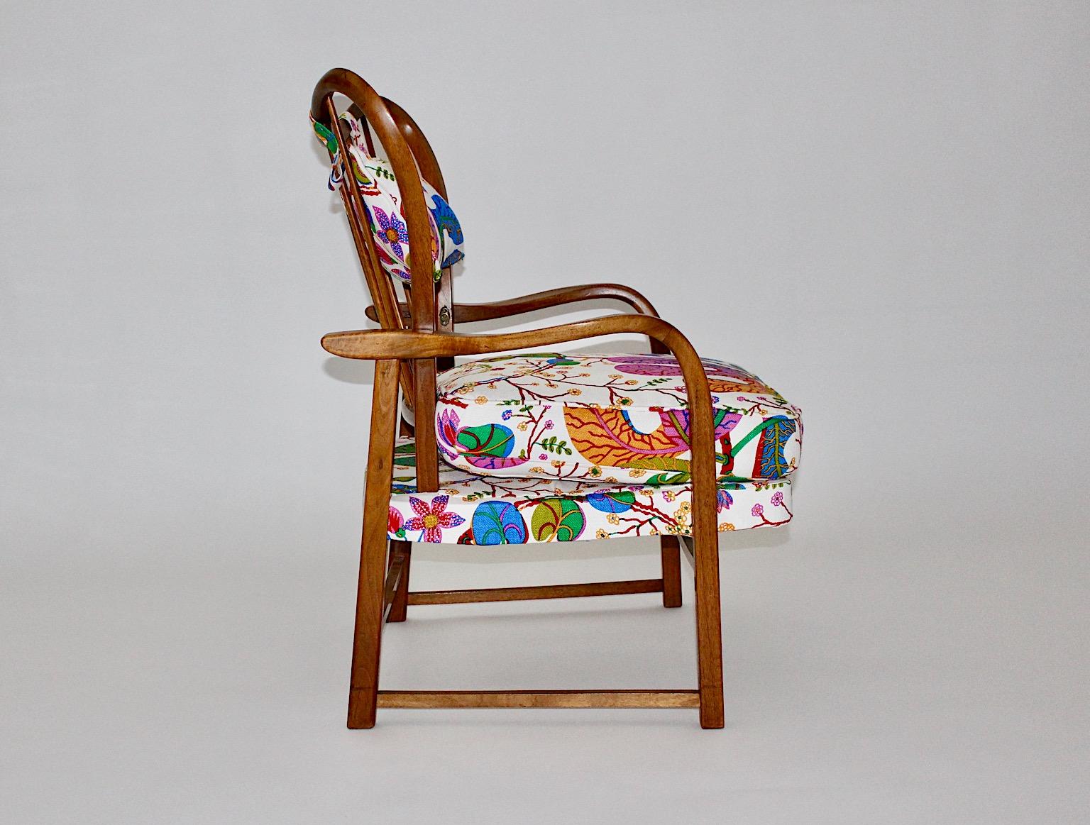 Nogal Silla de salón vintage moderna de mediados de siglo Josef Frank Tela Oswald Härdtl en venta 1