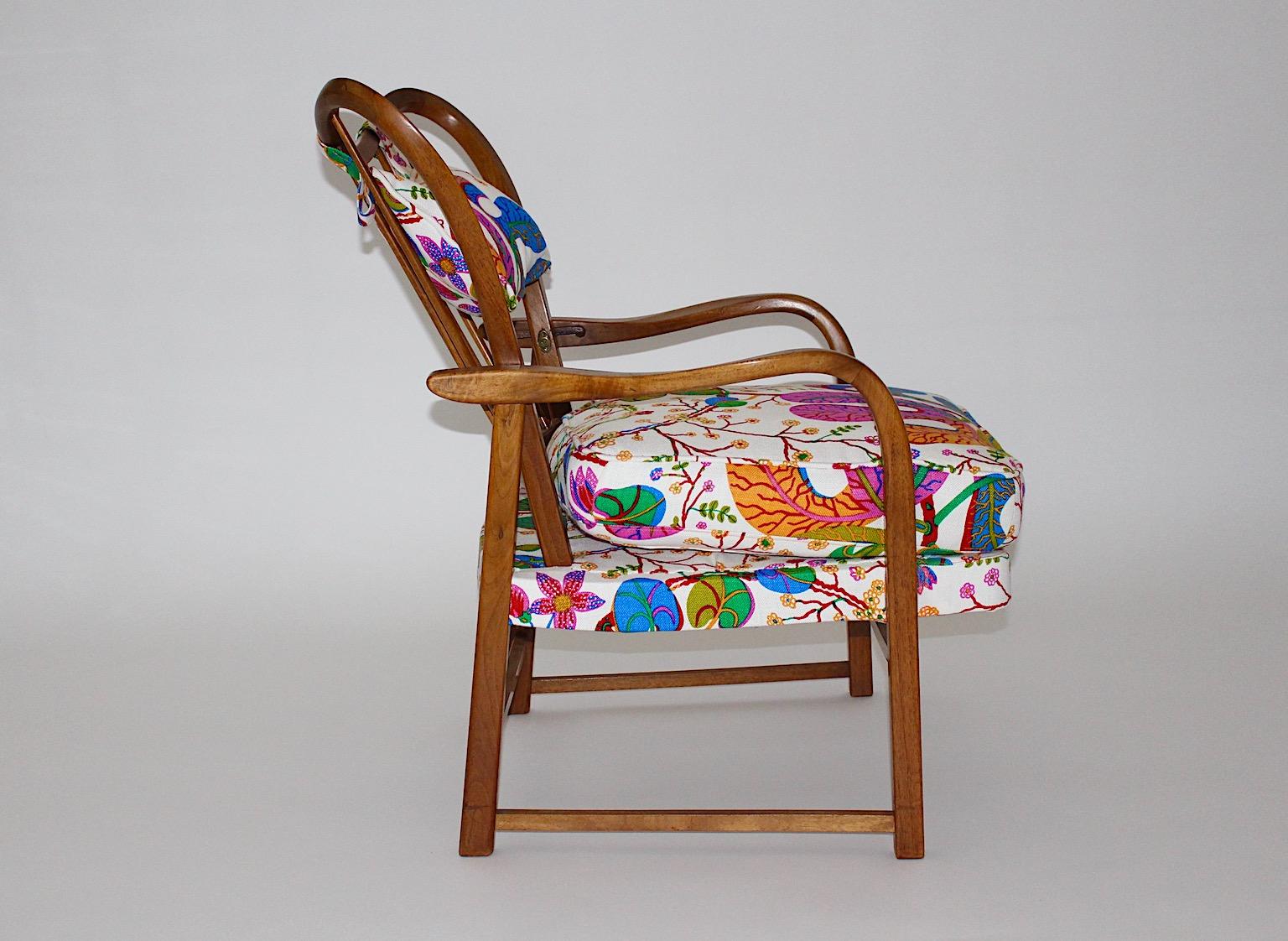 Nogal Silla de salón vintage moderna de mediados de siglo Josef Frank Tela Oswald Härdtl en venta 2