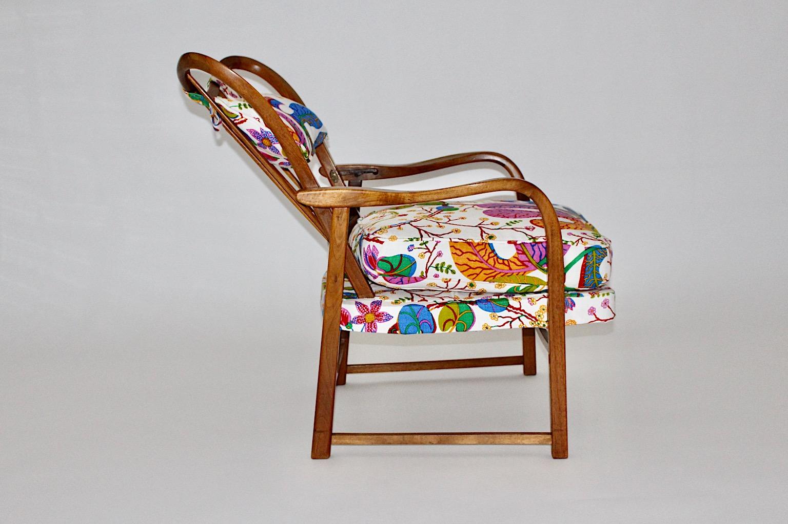 Nogal Silla de salón vintage moderna de mediados de siglo Josef Frank Tela Oswald Härdtl en venta 3