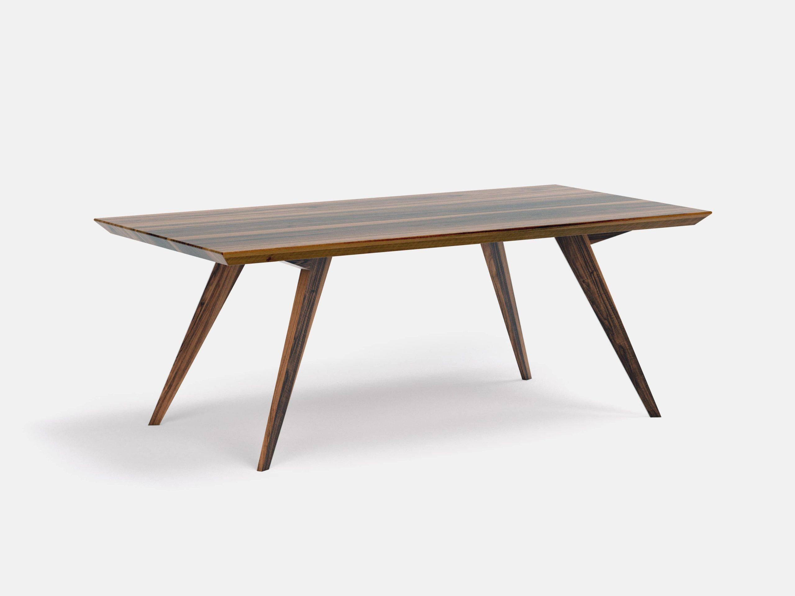 Table de salle à manger minimaliste en noyer
Dimensions : L 160 x D 100 x H 75 cm
MATERIAL : Noyer américain 100% bois massif

La table Roly-Poly est la preuve que le design permet de créer de la légèreté et de la simplicité, même lorsque les