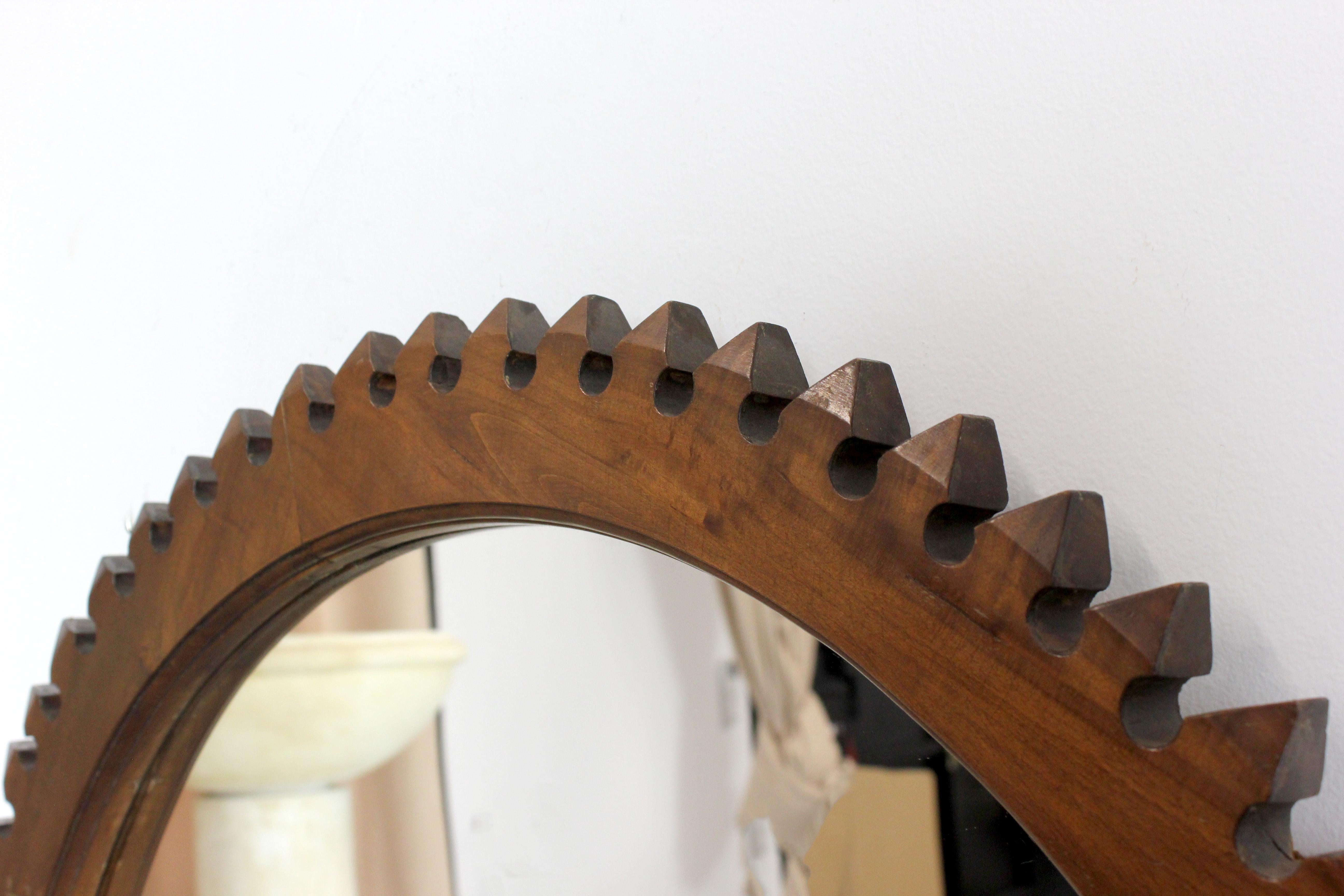 Walnut mirror with prismatic melon profile - c. 1965 In Good Condition For Sale In Madrid, España