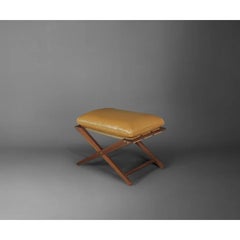 Sgabello MV in noce di Madheke