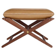 Sgabello MV in noce di Madheke