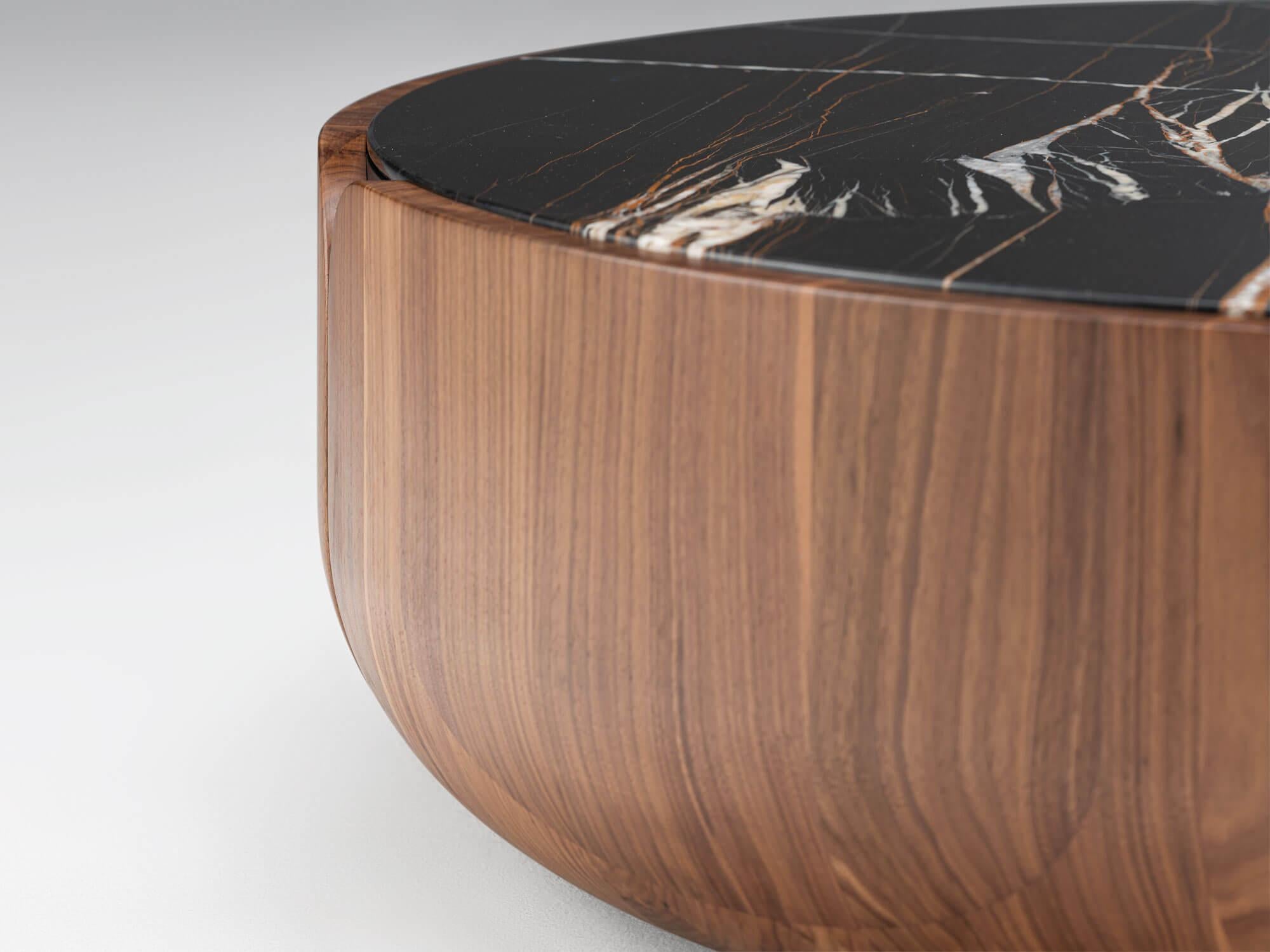 XXIe siècle et contemporain Noyer Natur Bianco Namibia Bloom Table basse L by Milla & Milli en vente