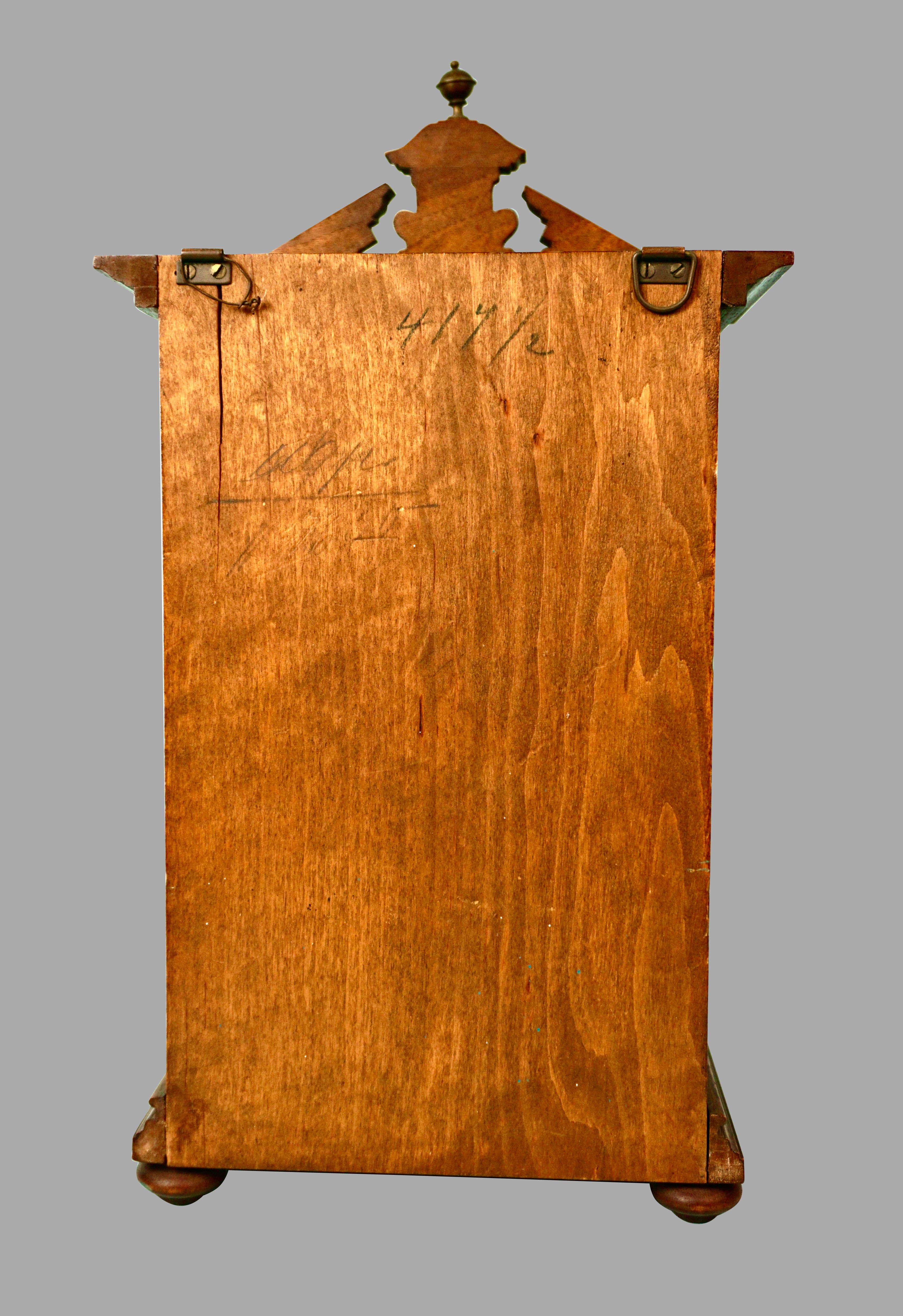 Neoklassizistischer Tischschrank aus Nussbaumholz mit verspiegelter Innenseite und Schubladen im Angebot 1