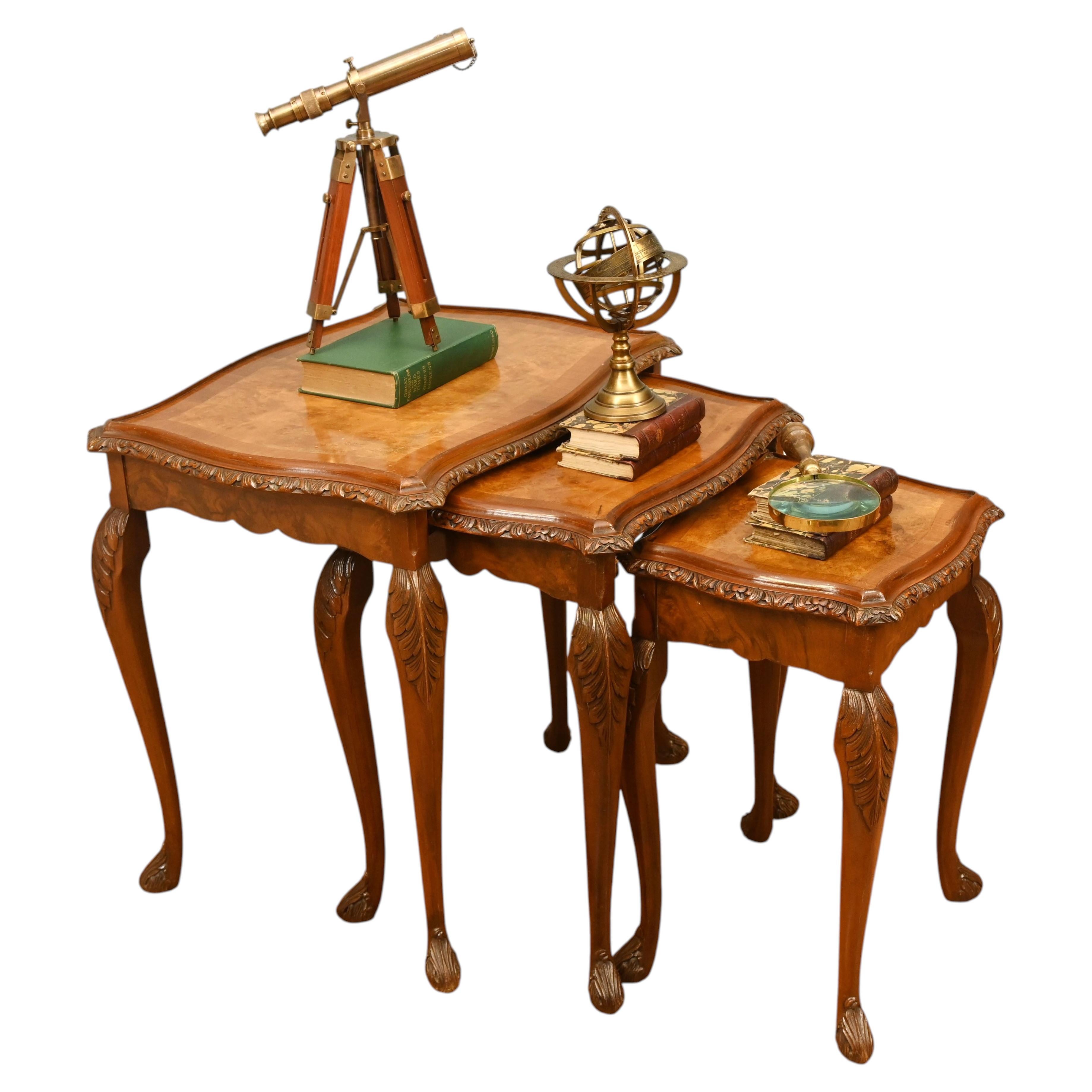 Tables gigognes en noyer Epstein Co Graduated Sides 1930 en vente