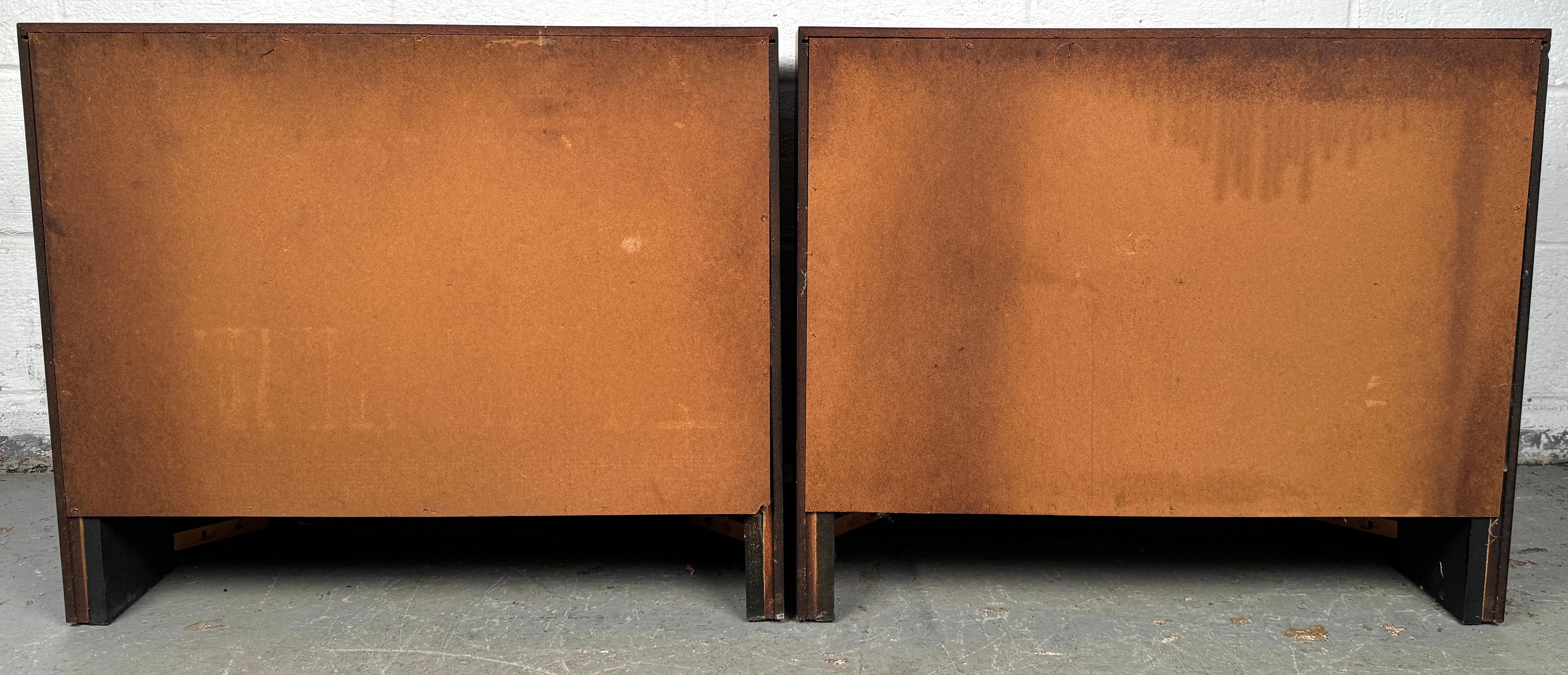 Paire de tables de chevet en noyer de The Modernity en vente 12