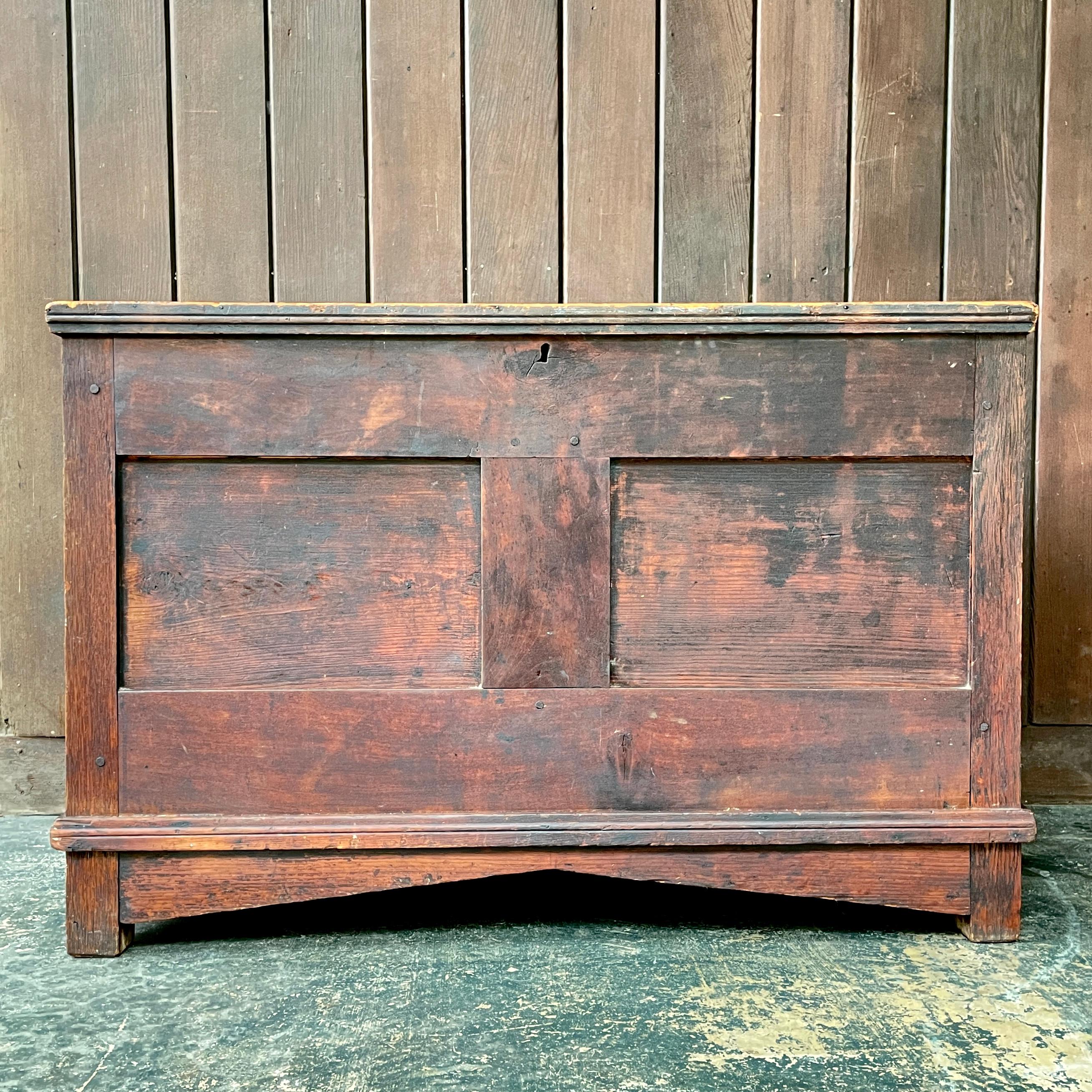 Walnut + Oak Mission Trunk Bedroom Chest or Dressing Bench In Distressed Condition For Sale In Hyattsville, MD