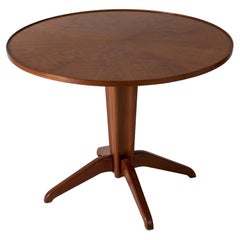 Table d'appoint en noyer d'Oscar Nilsson pour Hantverket, Suède, 1942