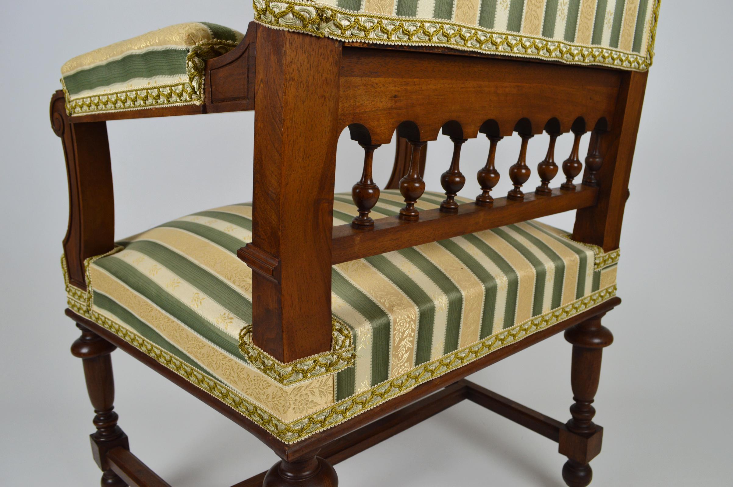 Walnut Office Armchair with Lion Heads, Renaissance Revival, France, circa 1880 For Sale 10