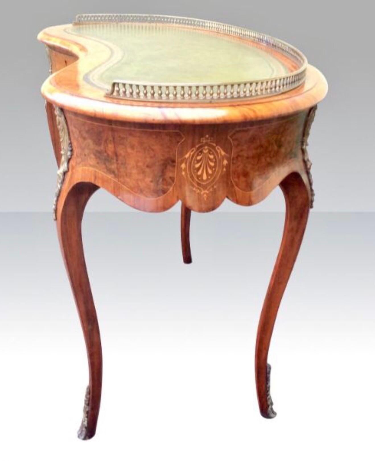 Walnut Ormolu Mounted Kidney Shaped Antique Desk For Sale 1