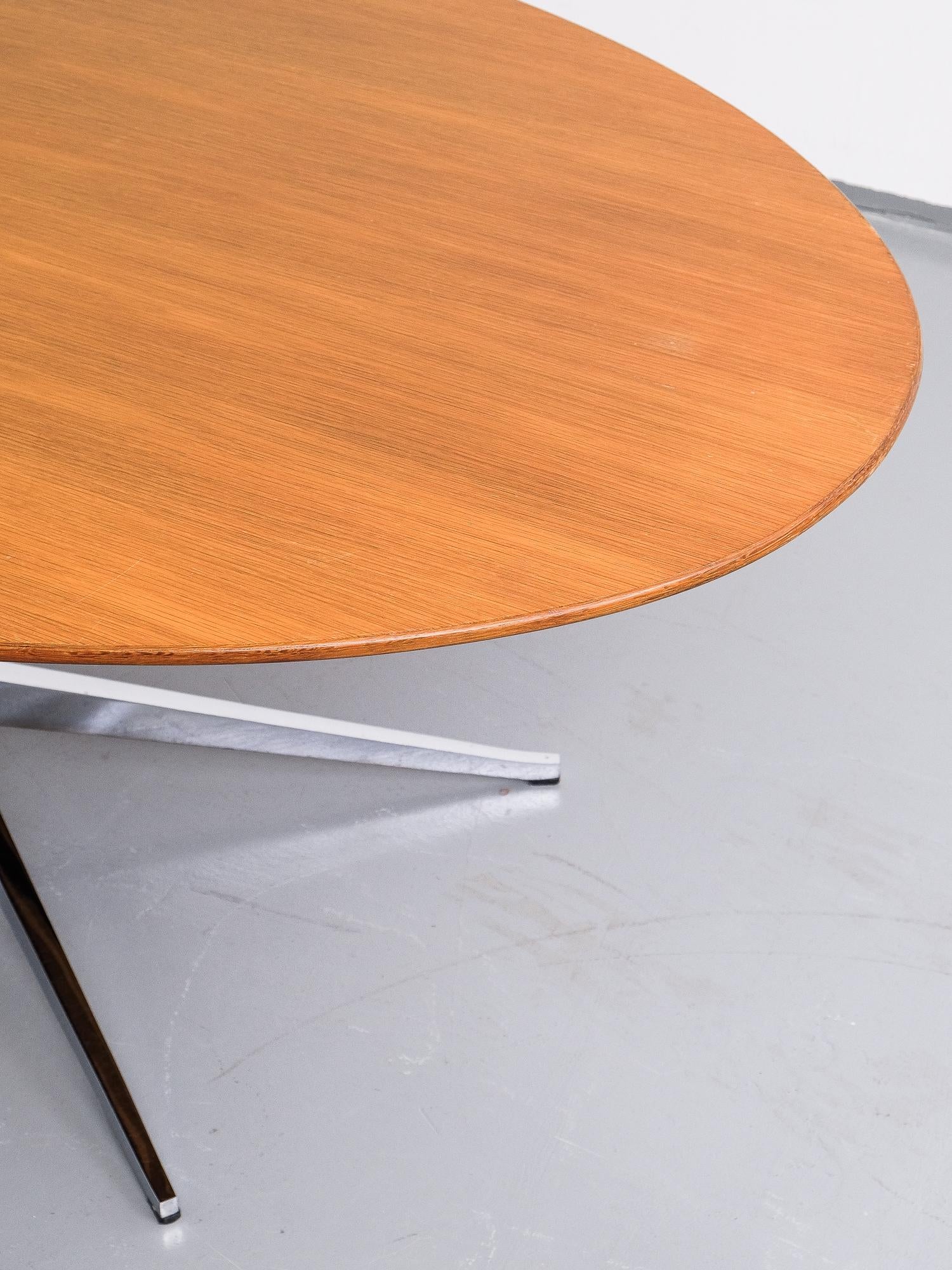 Walnut Oval Dining Table by Florence Knoll for Knoll International 1