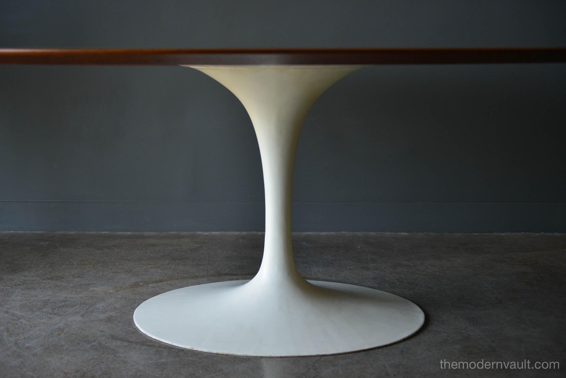 Mid-Century Modern Walnut Oval Tulip Table by Eero Saarinen for Knoll, circa 1960