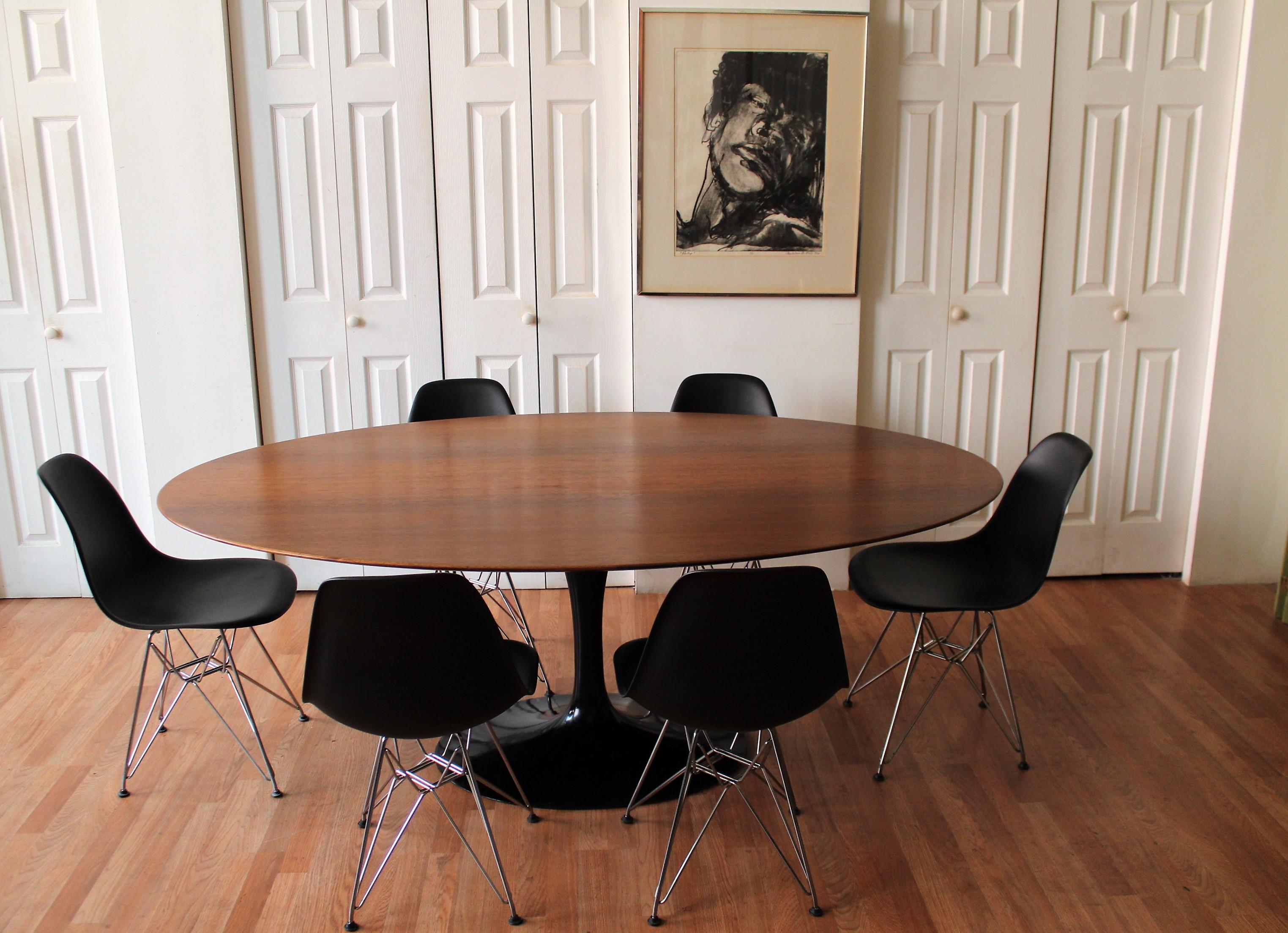 Walnut! Ooh so pretty! Grab this oval Tulip table by Eero Saarinen for Knoll, and make memories this holiday season. The base is solid cast iron which is indicative of the early models.
Measure: 78 L X 48 W X 29 H.