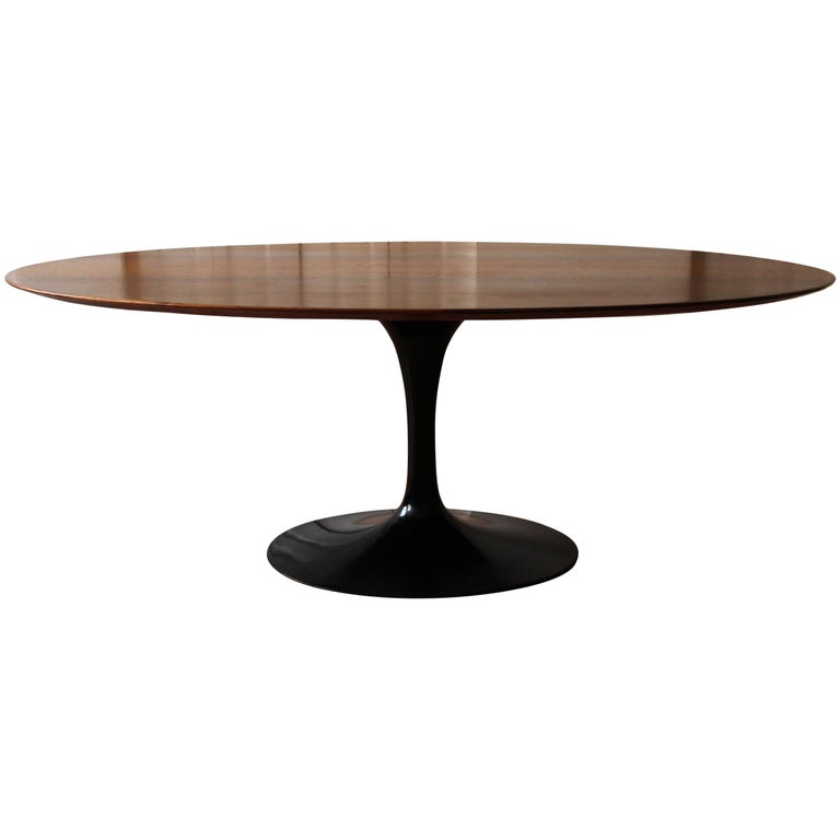 Einde Achteruit Wat is er mis Walnut Oval Tulip Table by Eero Saarinen for Knoll at 1stDibs | walnut tulip  table, walnut tulip dining table