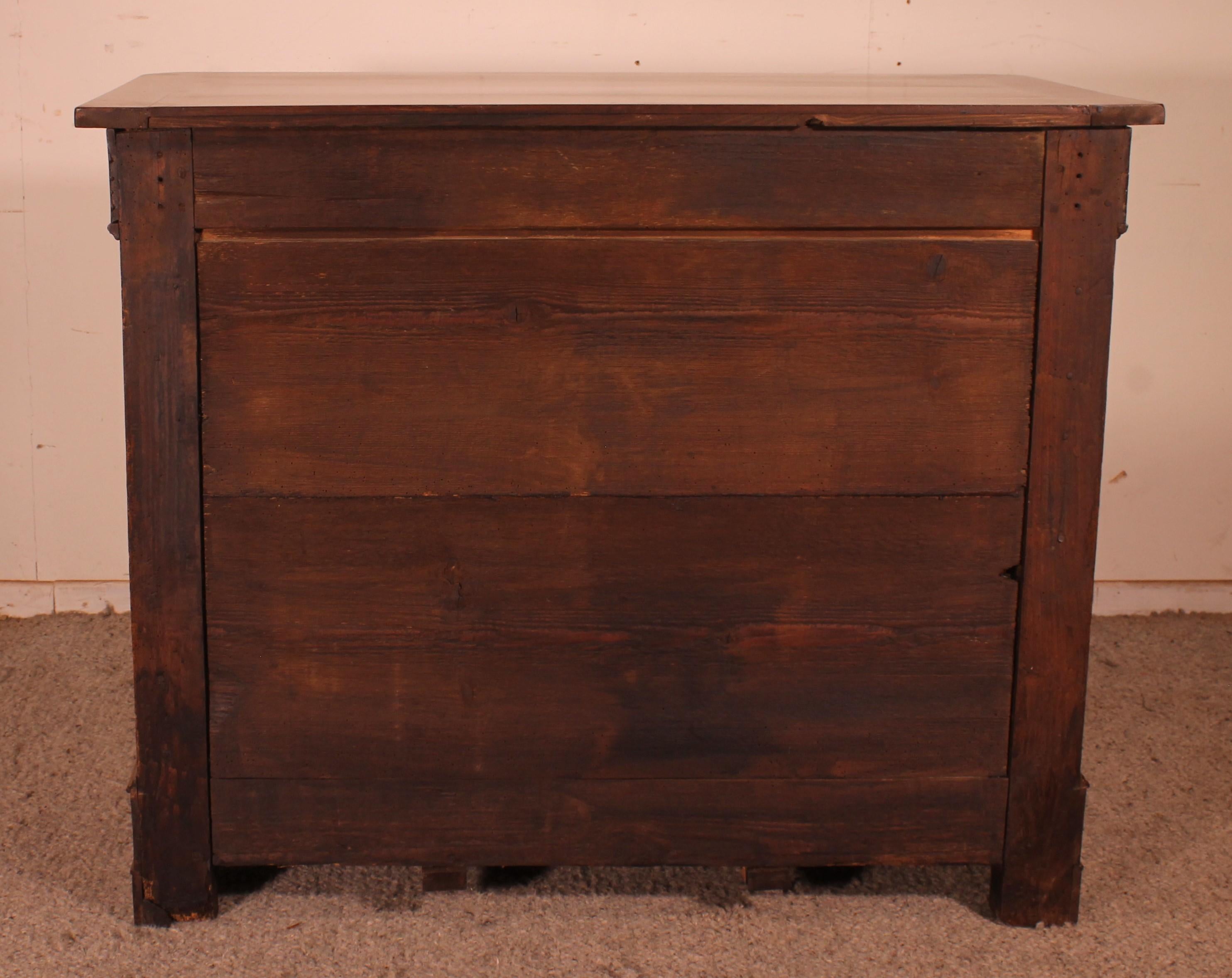 Walnut Panetière Early 19th Century For Sale 4