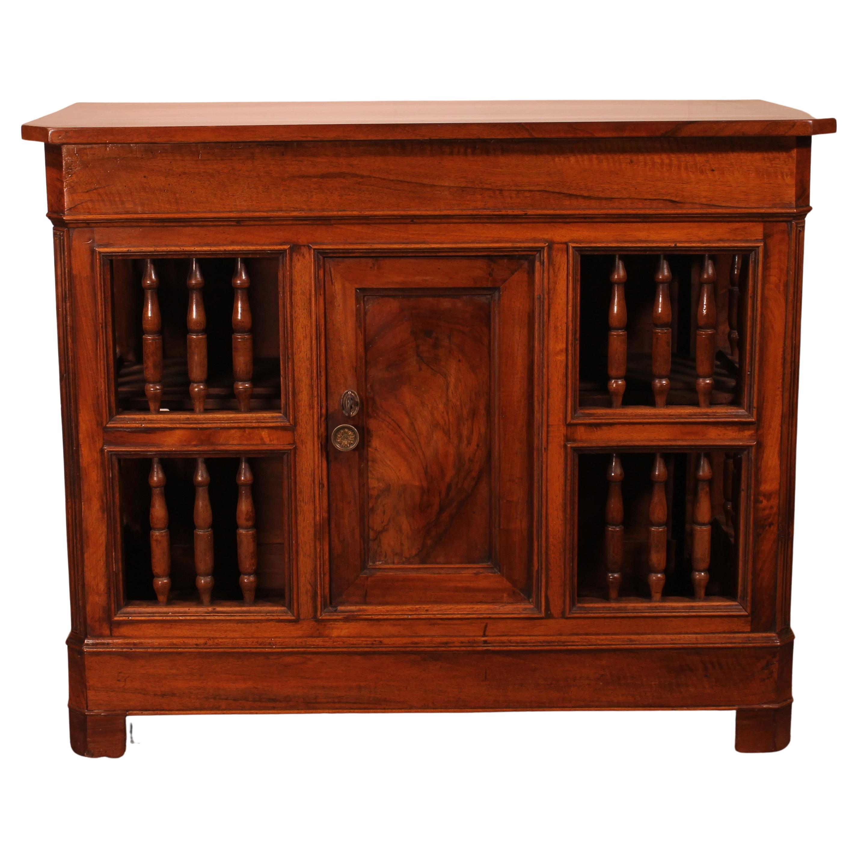 Walnut Panetière Early 19th Century For Sale