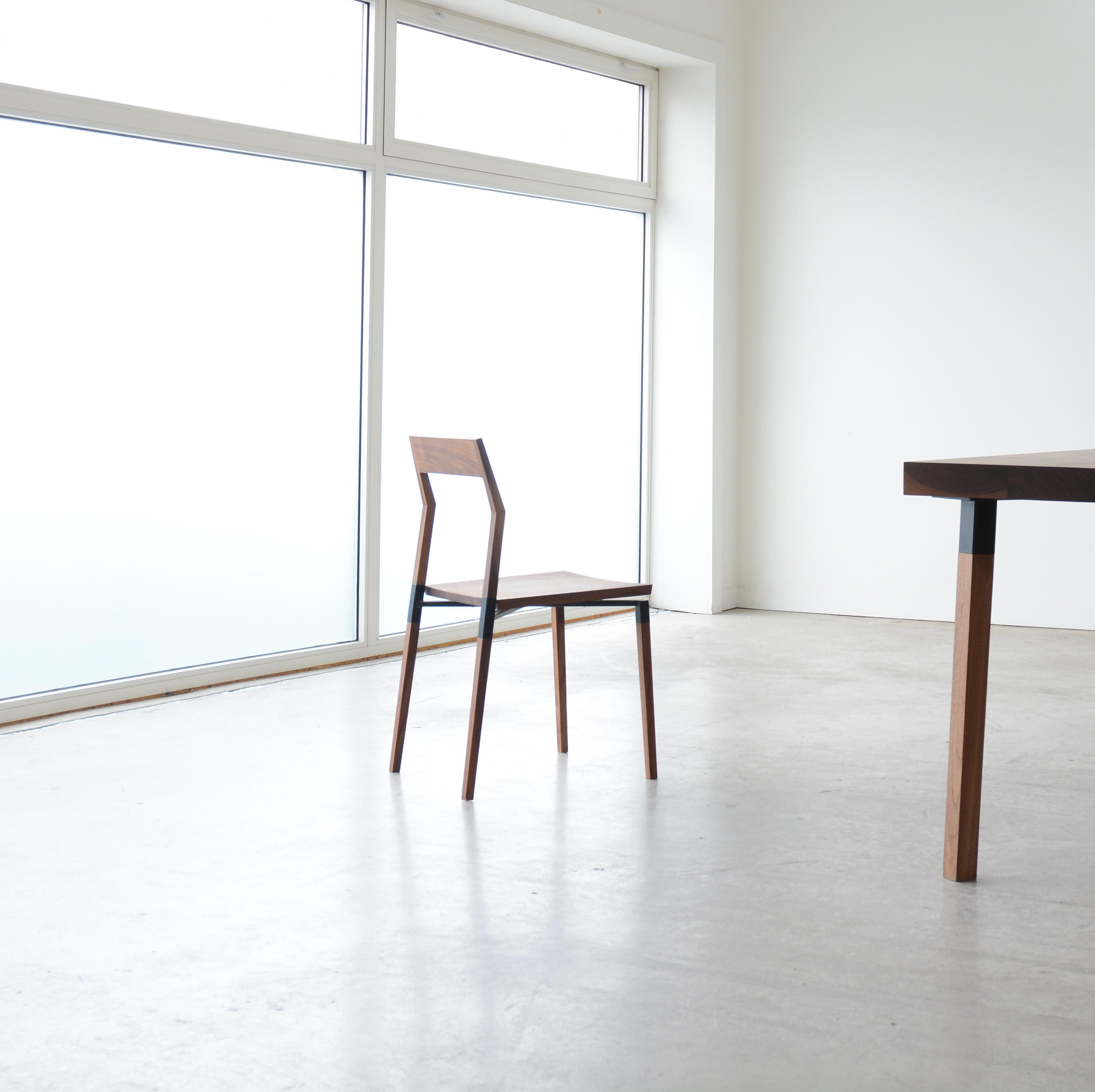 Walnut Parkdale Dining Chair by Hollis & Morris In New Condition For Sale In Geneve, CH