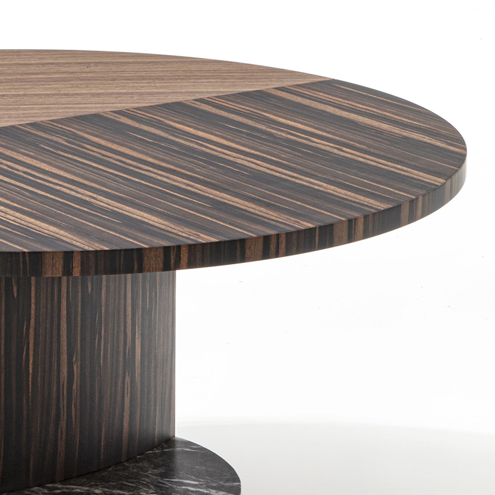 italien Table basse à patchs de noyer en vente