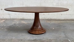 Esstisch mit Sockel aus Nussbaumholz, auf Bestellung gefertigt von Petersen Antiques