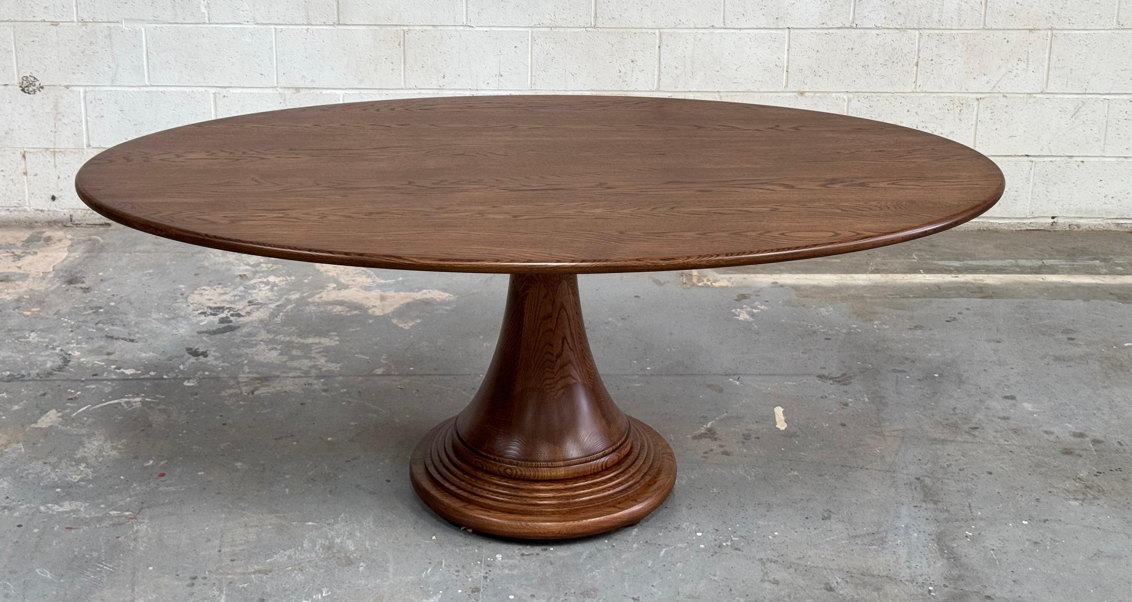 Esstisch mit Sockel aus Nussbaumholz, auf Bestellung gefertigt von Petersen Antiques (Moderne) im Angebot