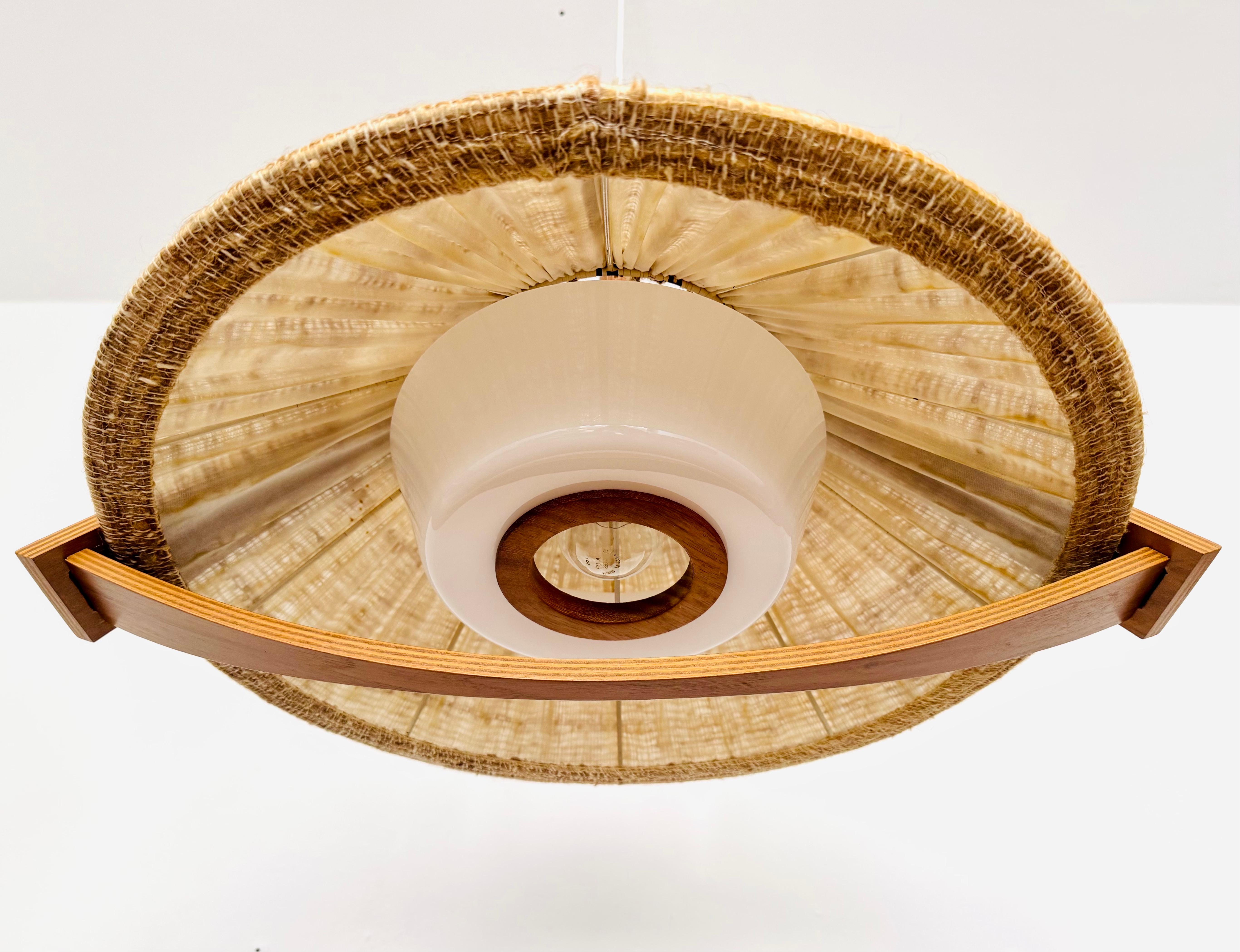 Lámpara colgante Walnut by Temde mediados del siglo XX en venta