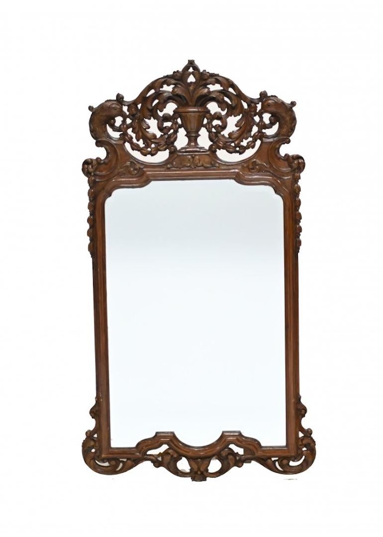 Gorgeous antique carved mirror in walnut
English piece with very detailed and intricate carving
Good size at almost four feet tall - 111 CM
Great interiors piece and glass is clear and blemish free Viewings available by appointment
Offered in great