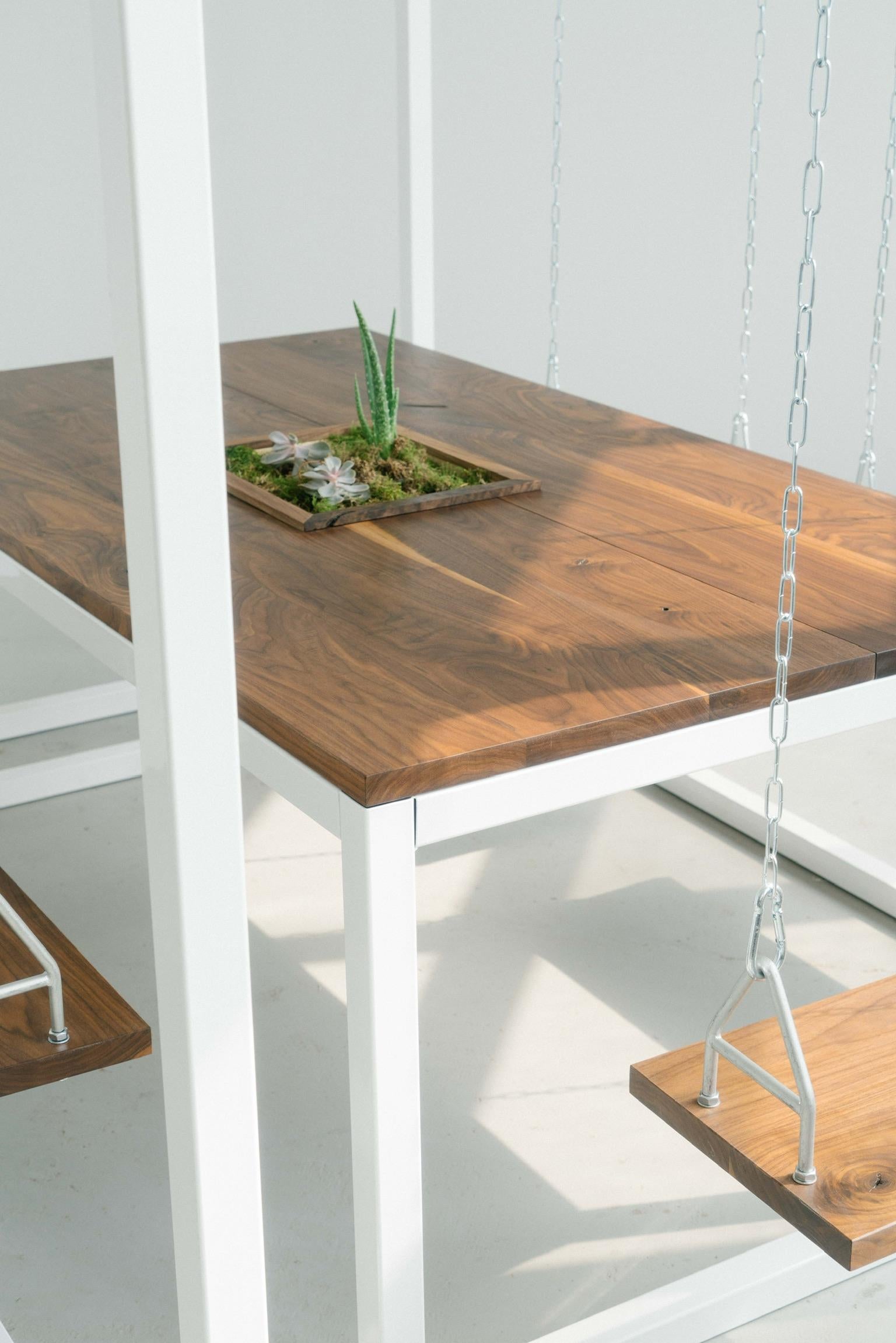 Walnut Planter 6-Seater Swing Table In New Condition For Sale In Los Angeles, CA