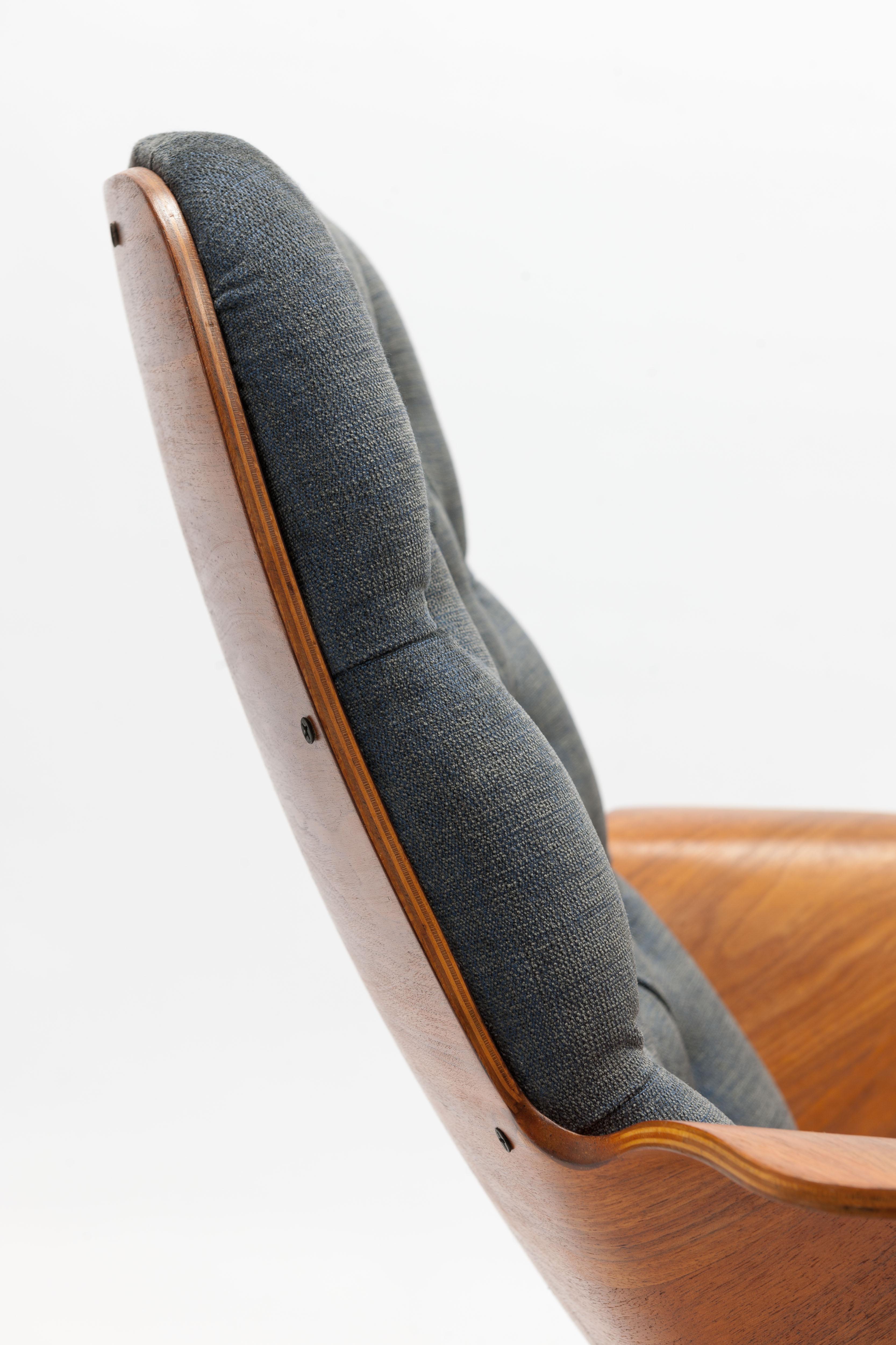 Walnut Plywood 'Mrs' Lounge Chair by George Mulhauser by Plycraft 2