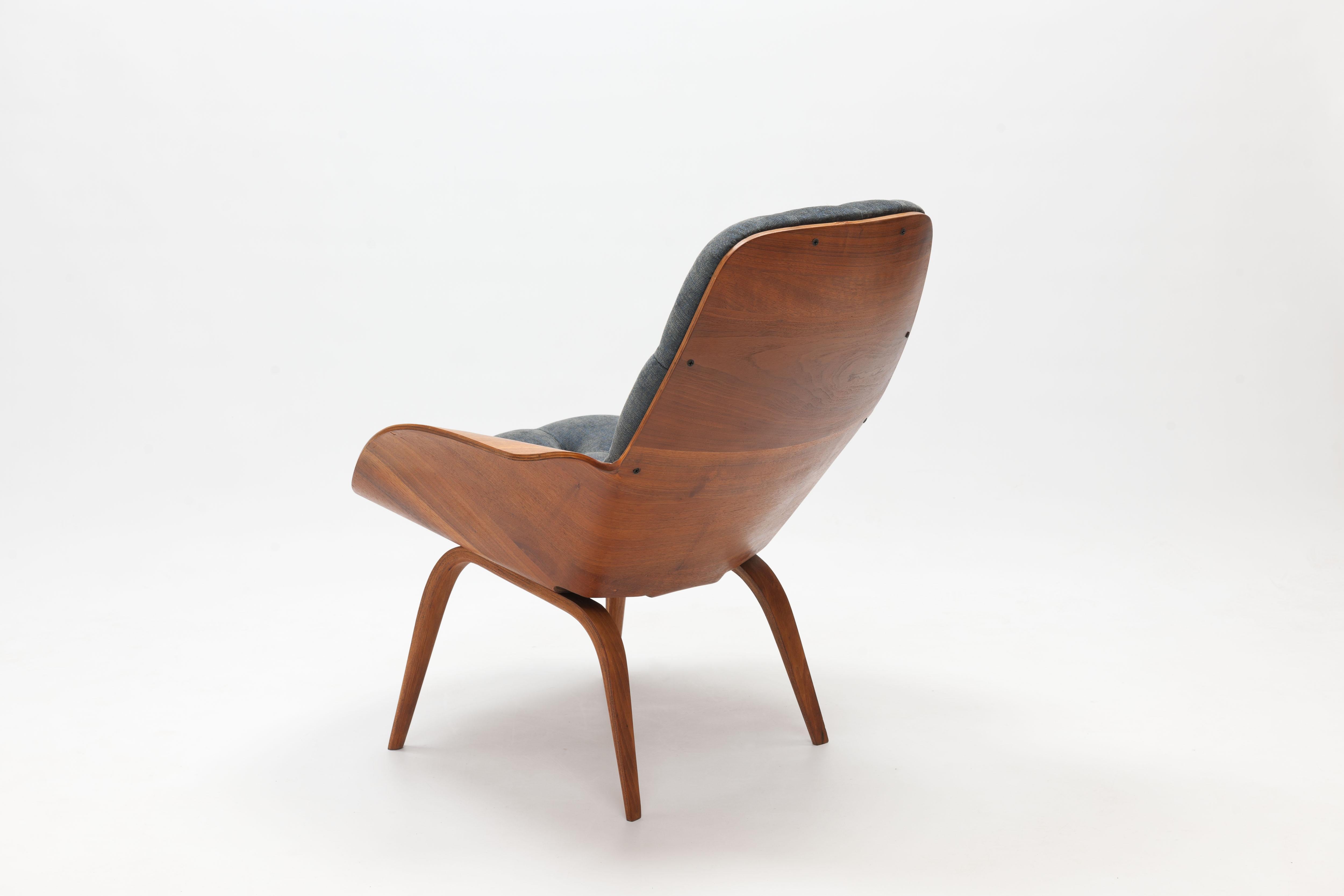 Mid-Century Modern Walnut Plywood 'Mrs' Lounge Chair by George Mulhauser by Plycraft