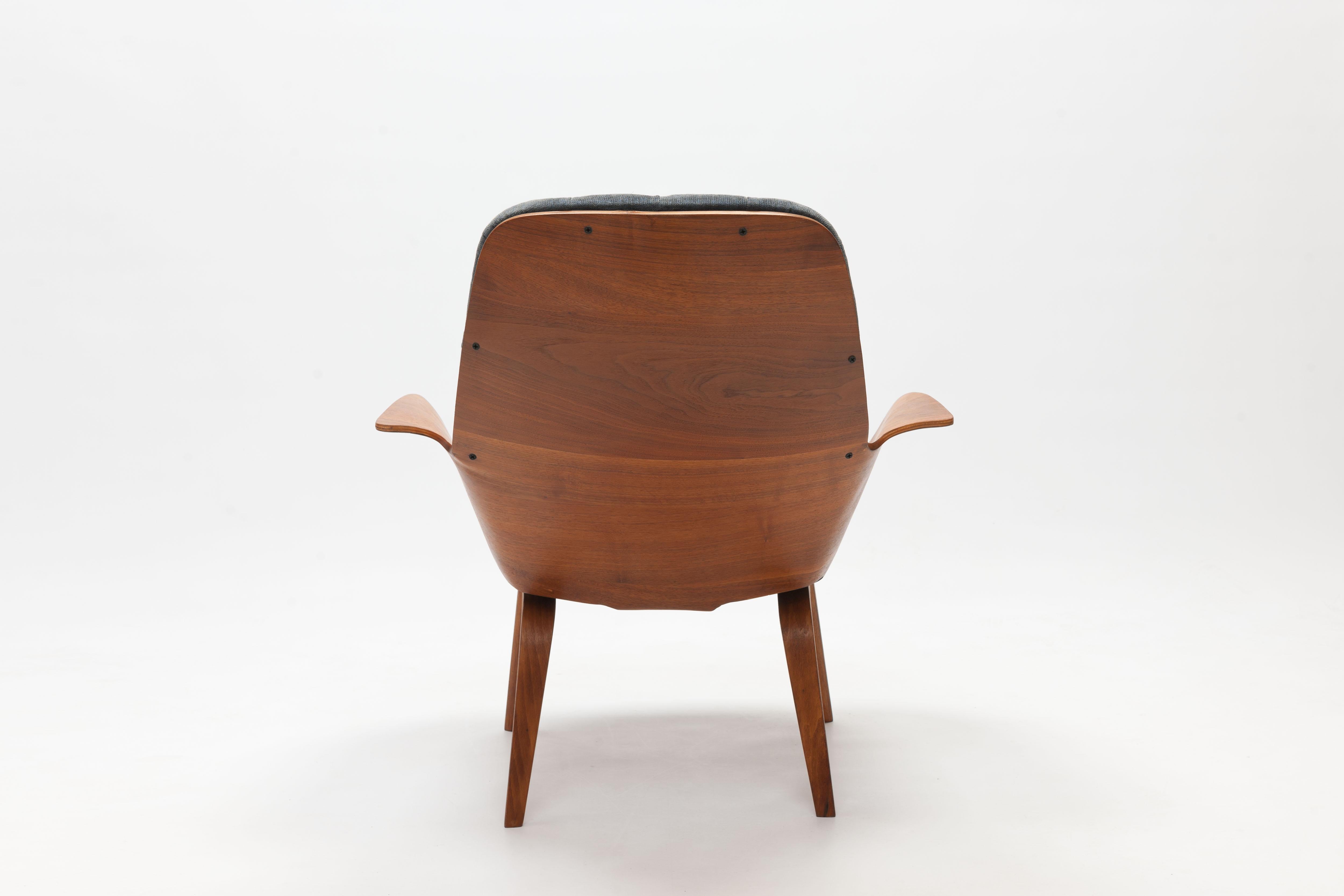 American Walnut Plywood 'Mrs' Lounge Chair by George Mulhauser by Plycraft