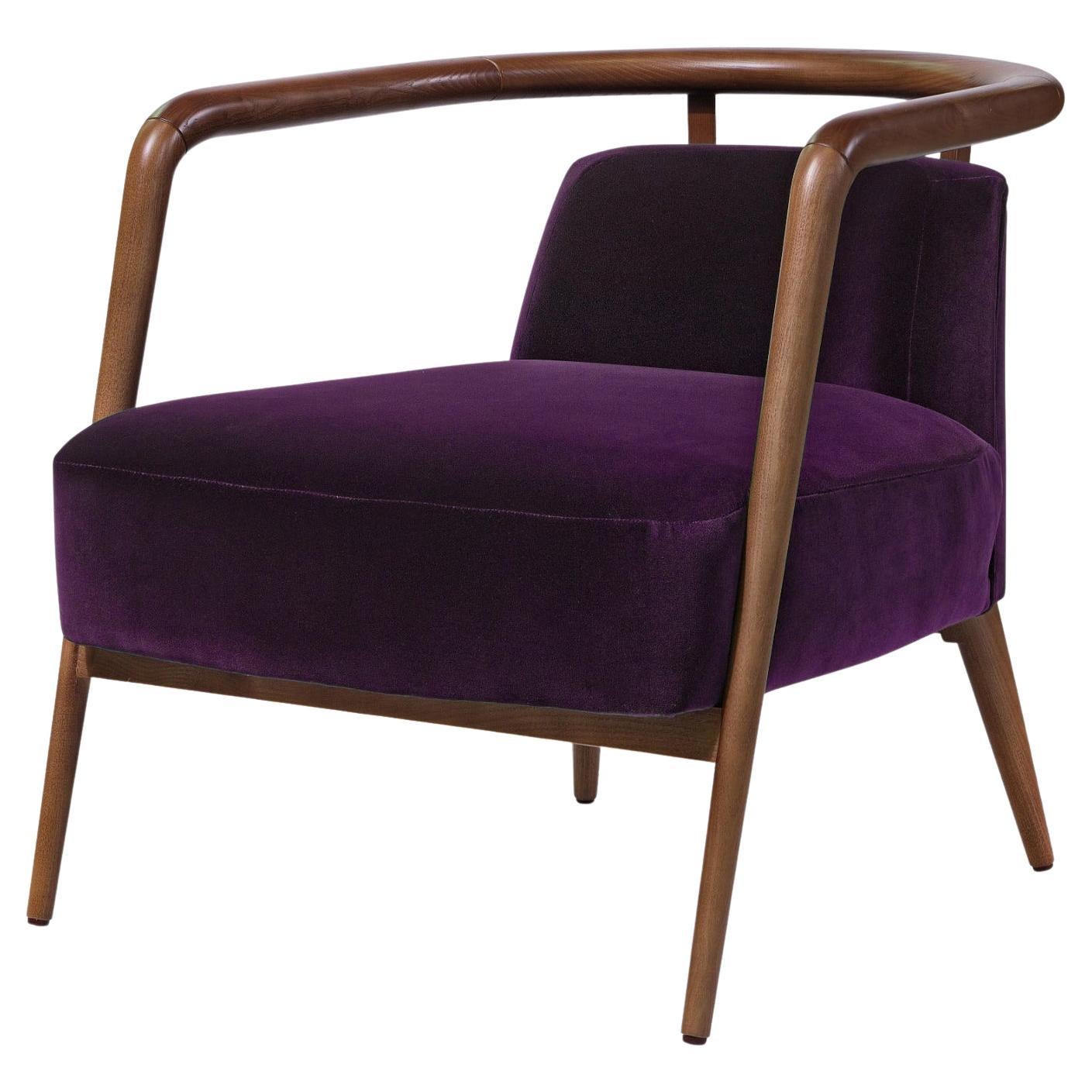 Moderner Essex-Sessel aus Nussbaumholz und lila Samt im Angebot