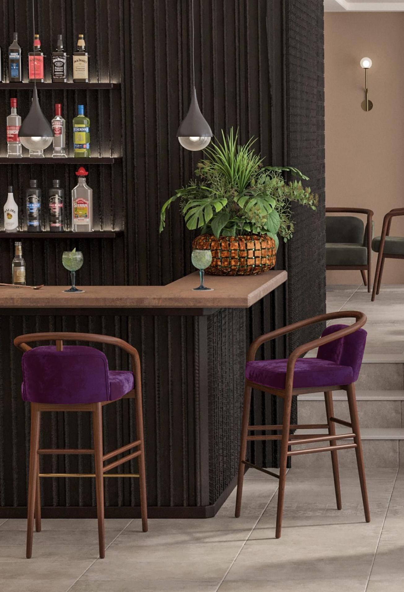 Portugais e tabouret de bar moderne Essex en noyer et velours violet en vente