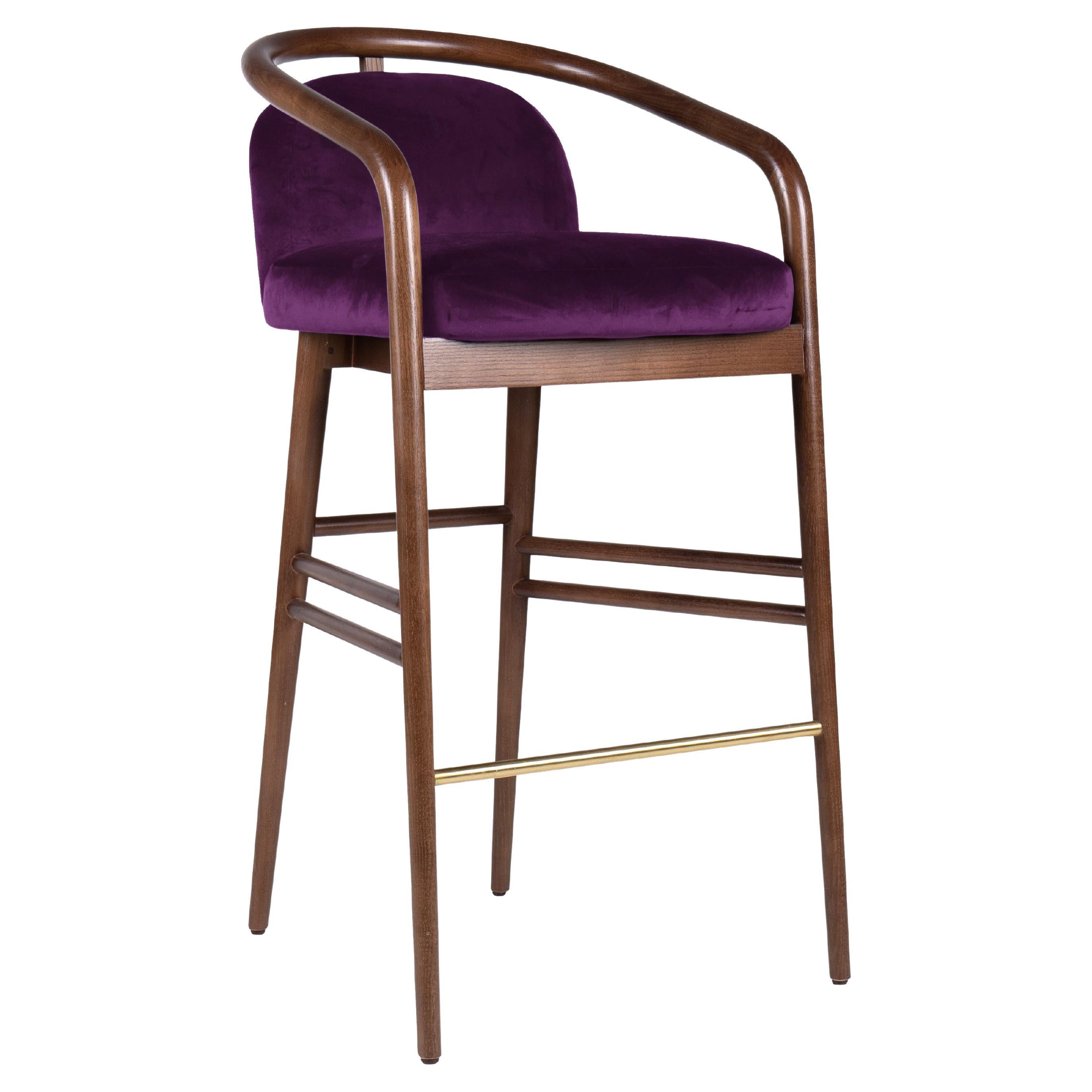 e tabouret de bar moderne Essex en noyer et velours violet en vente