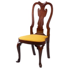 Silla Lateral de Asiento Globo Queen Anne de Nogal