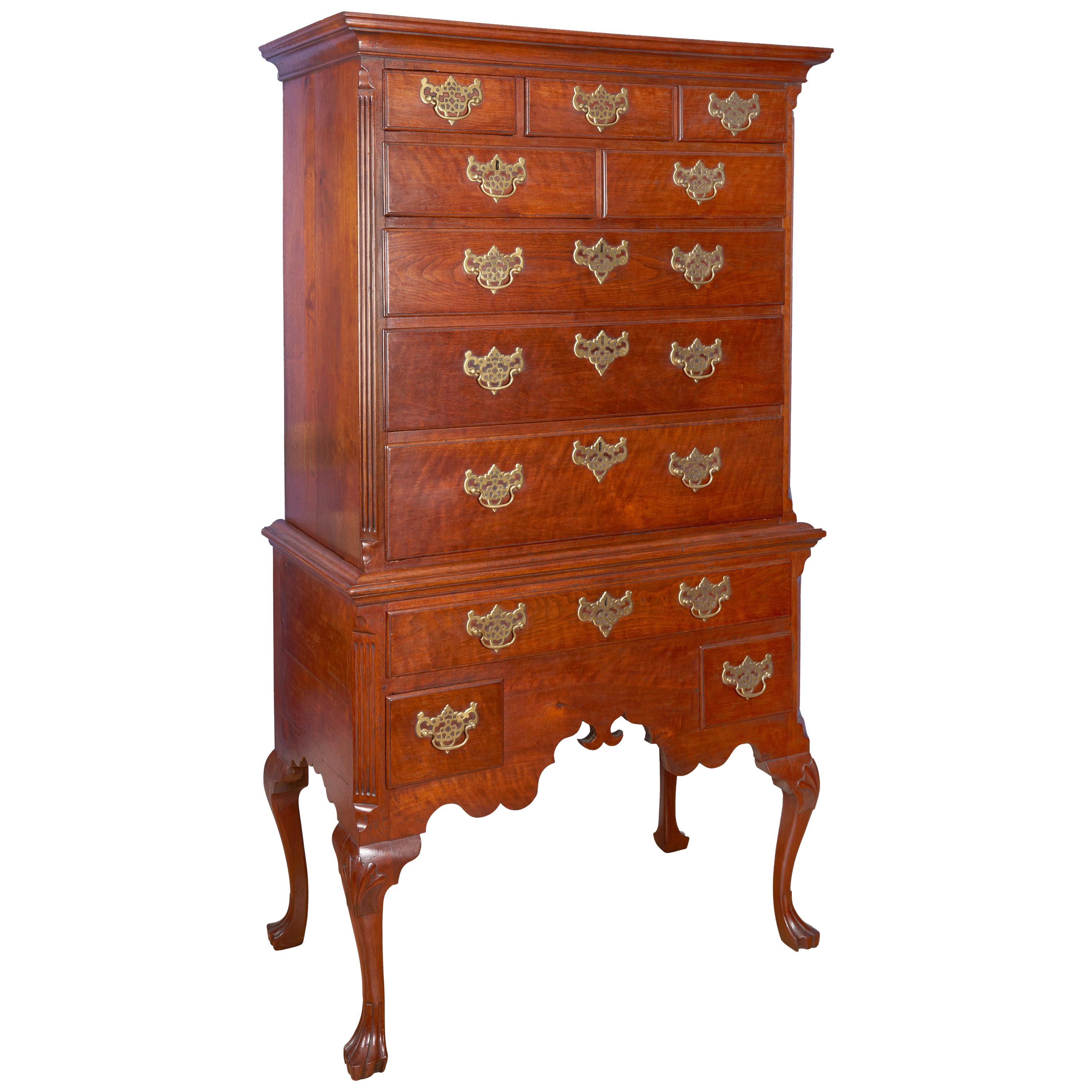 Commode haute Queen Anne en noyer