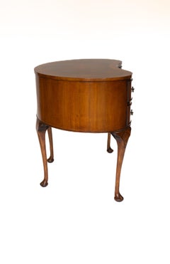 Schminktisch aus Nussbaum im Queen Anne-Stil mit Hocker