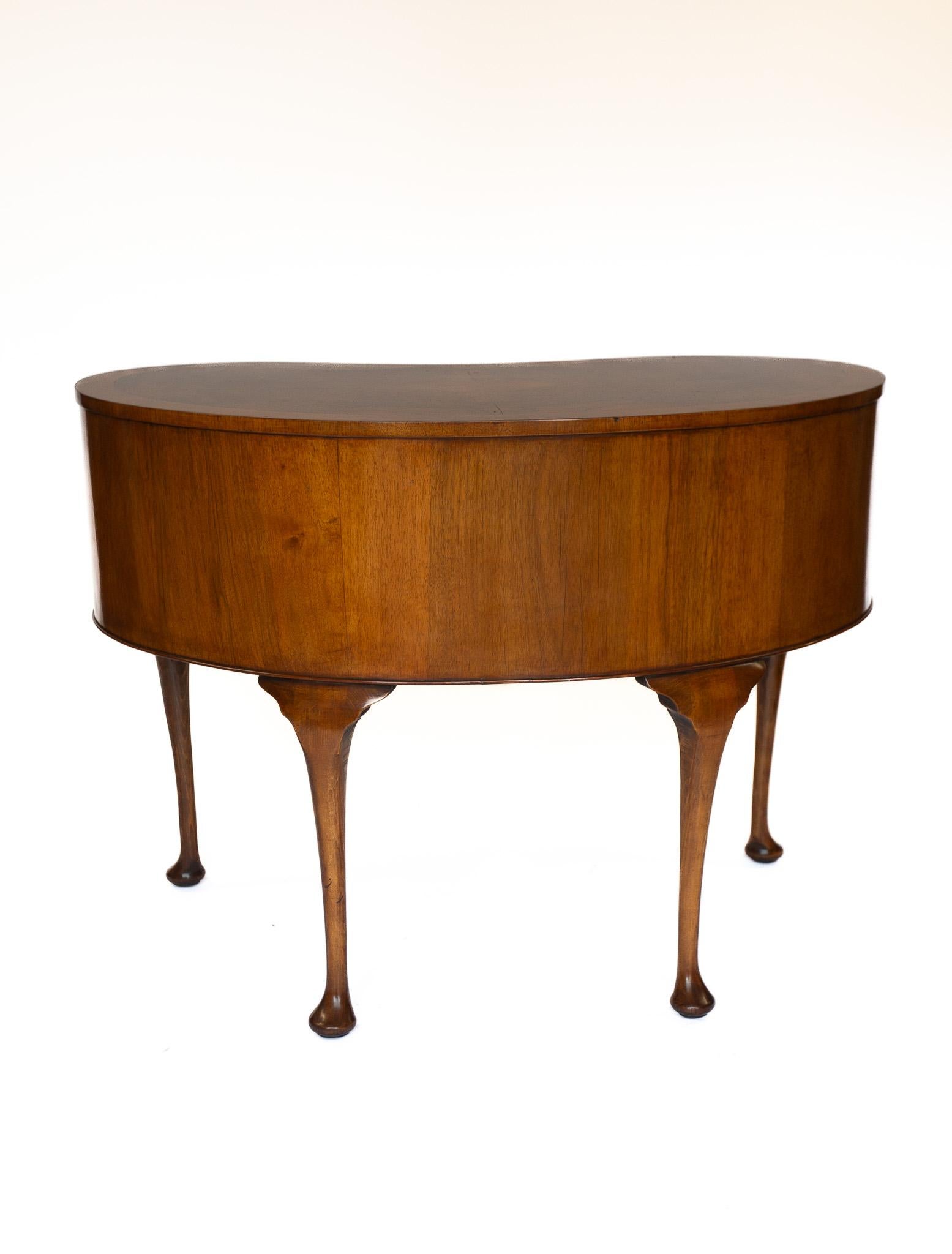 Poli Table de toilette en noyer de style Queen Anne avec tabouret en vente