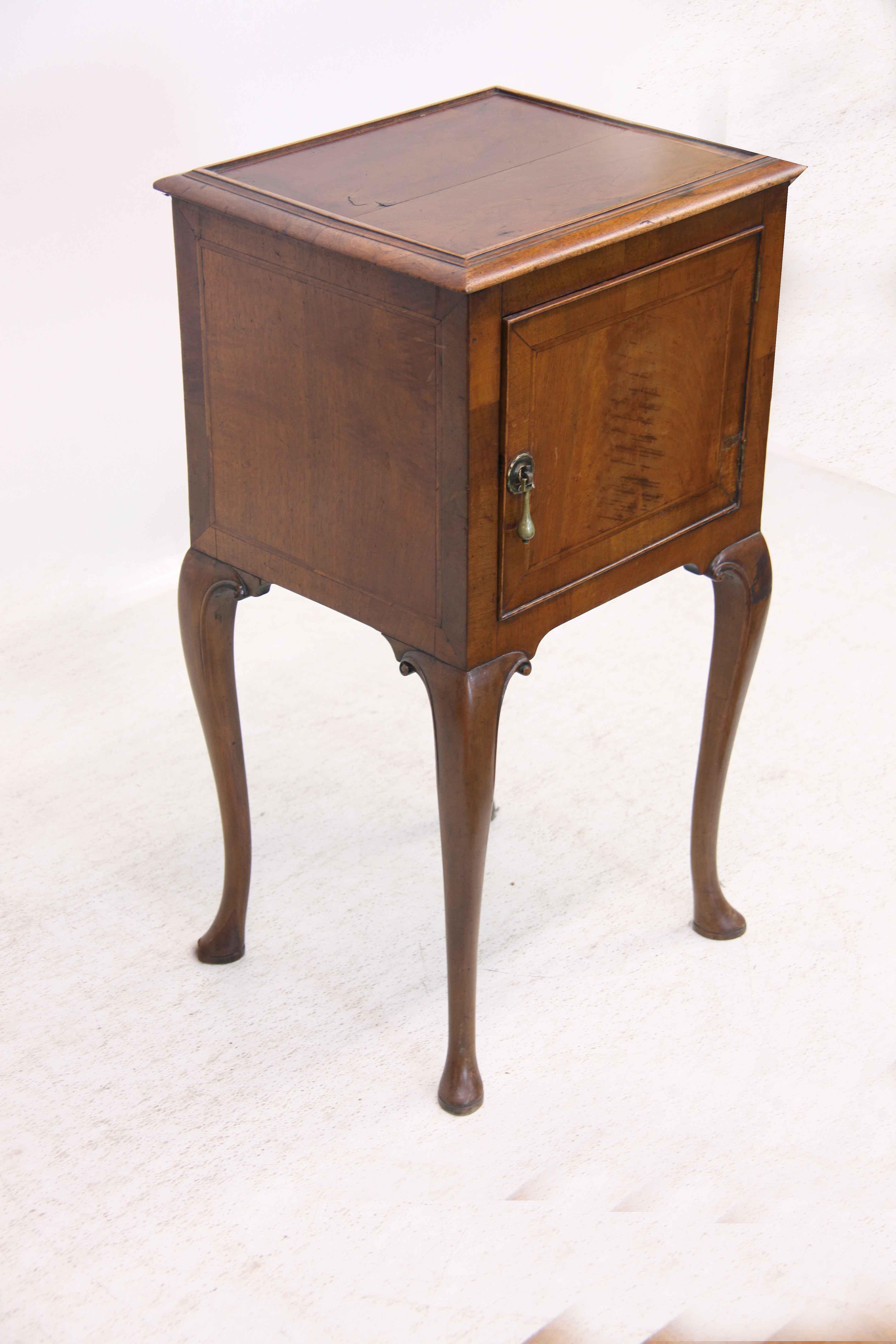 English Walnut Queen Anne Style End Table For Sale